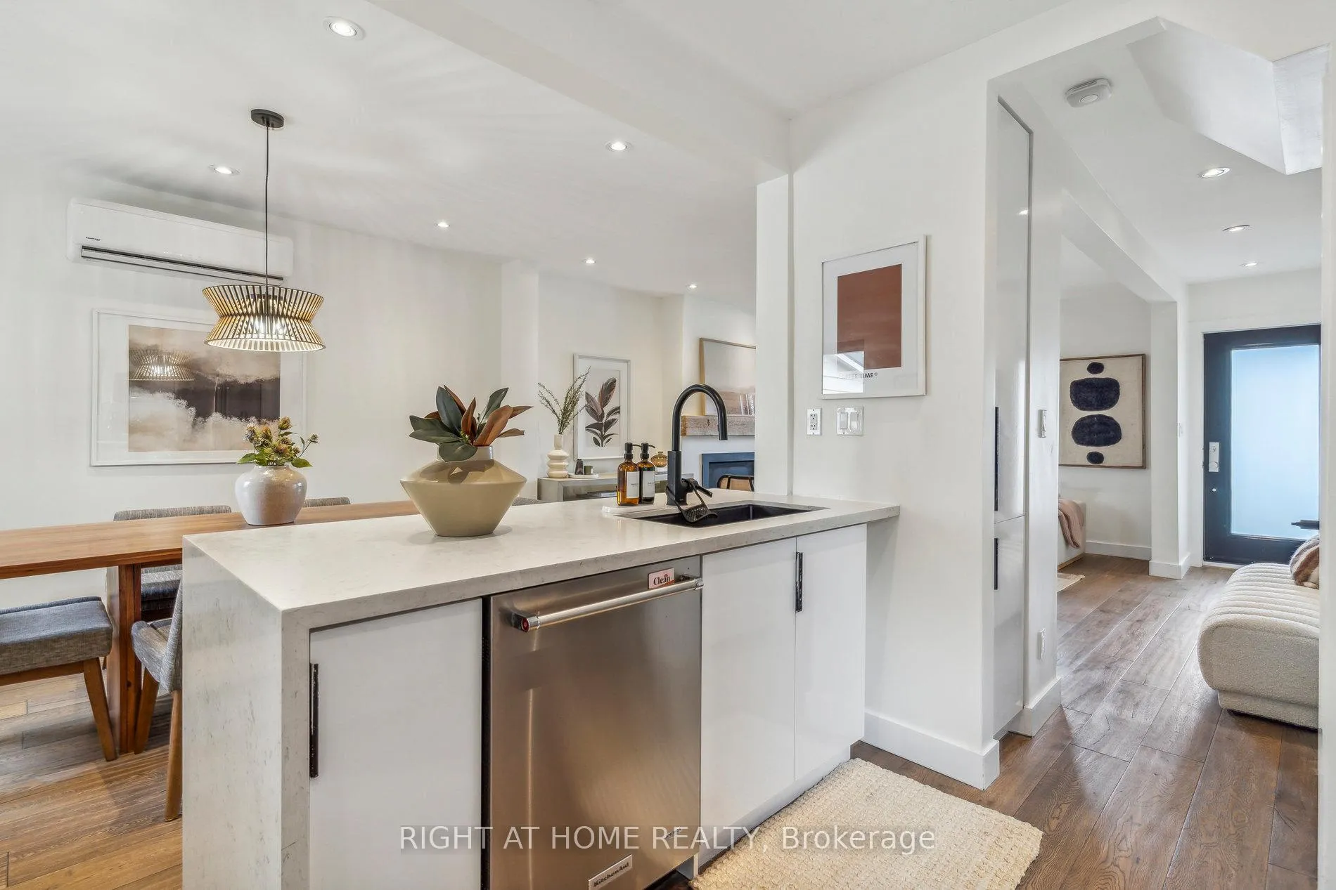 Photo 17 of 141 O'Connor Drive, Toronto, East York — HOMEH