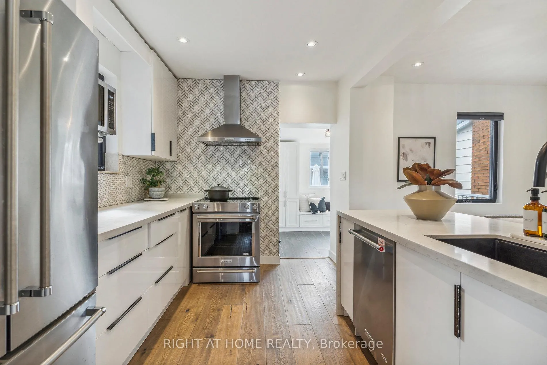 Photo 18 of 141 O'Connor Drive, Toronto, East York — HOMEH