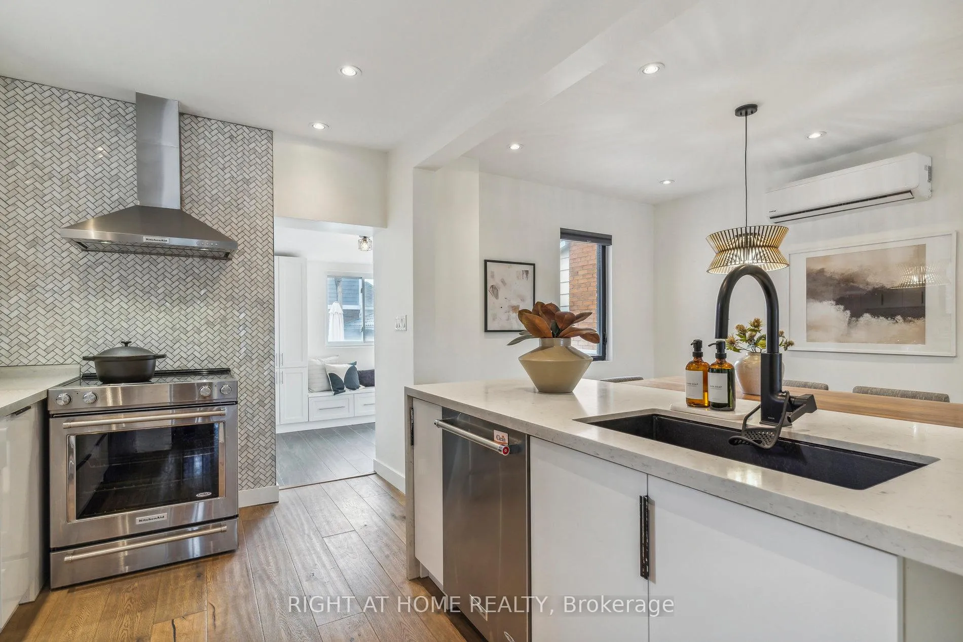 Photo 19 of 141 O'Connor Drive, Toronto, East York — HOMEH