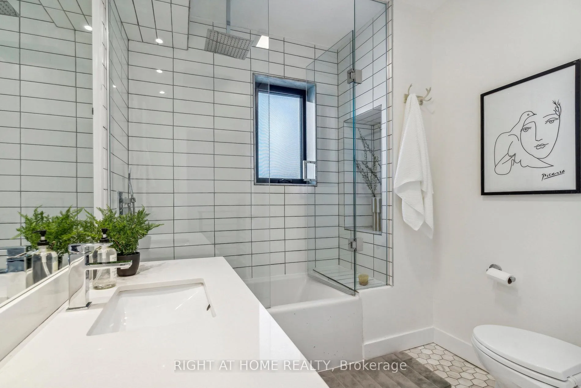 Photo 25 of 141 O'Connor Drive, Toronto, East York — HOMEH