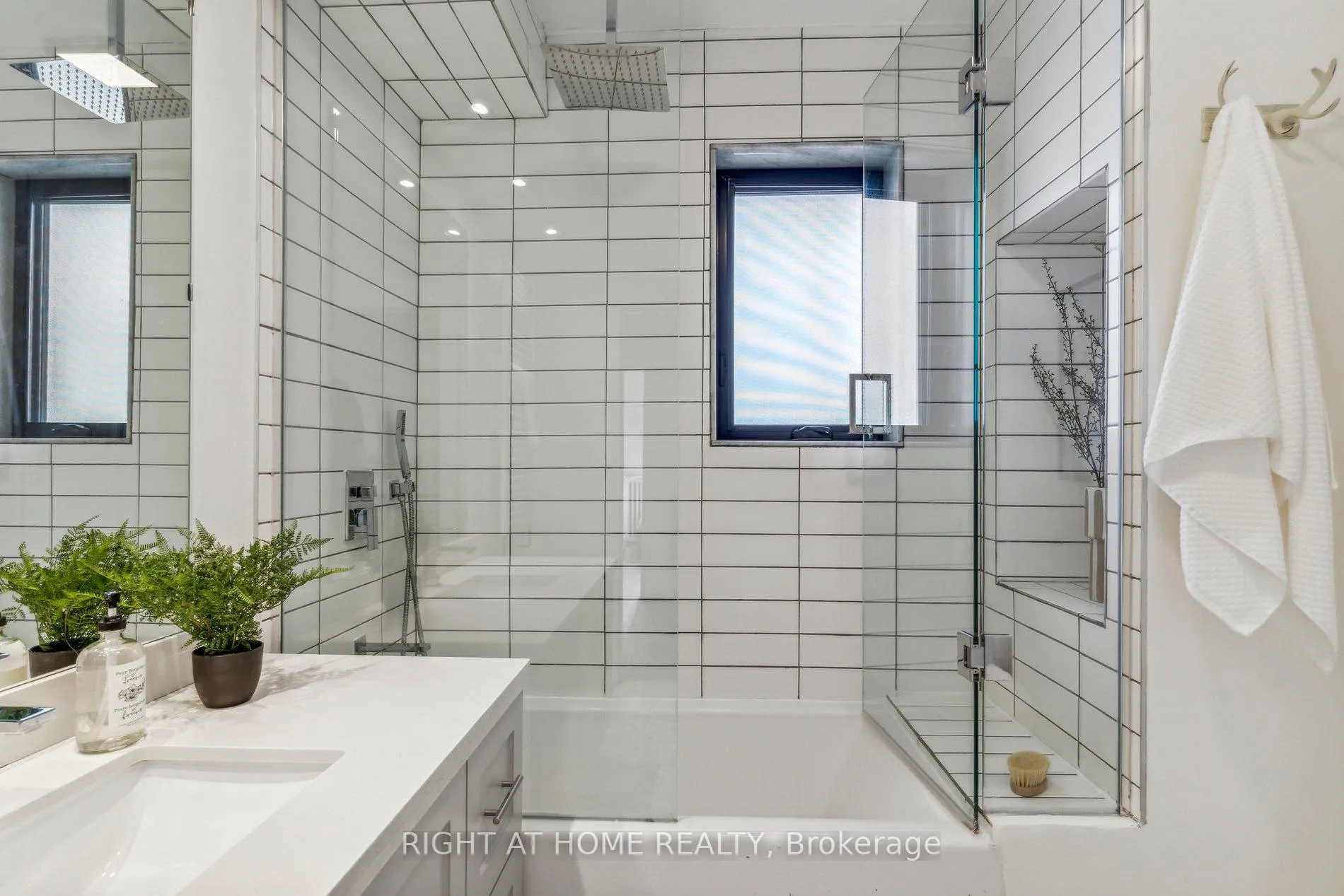 Photo 26 of 141 O'Connor Drive, Toronto, East York — HOMEH