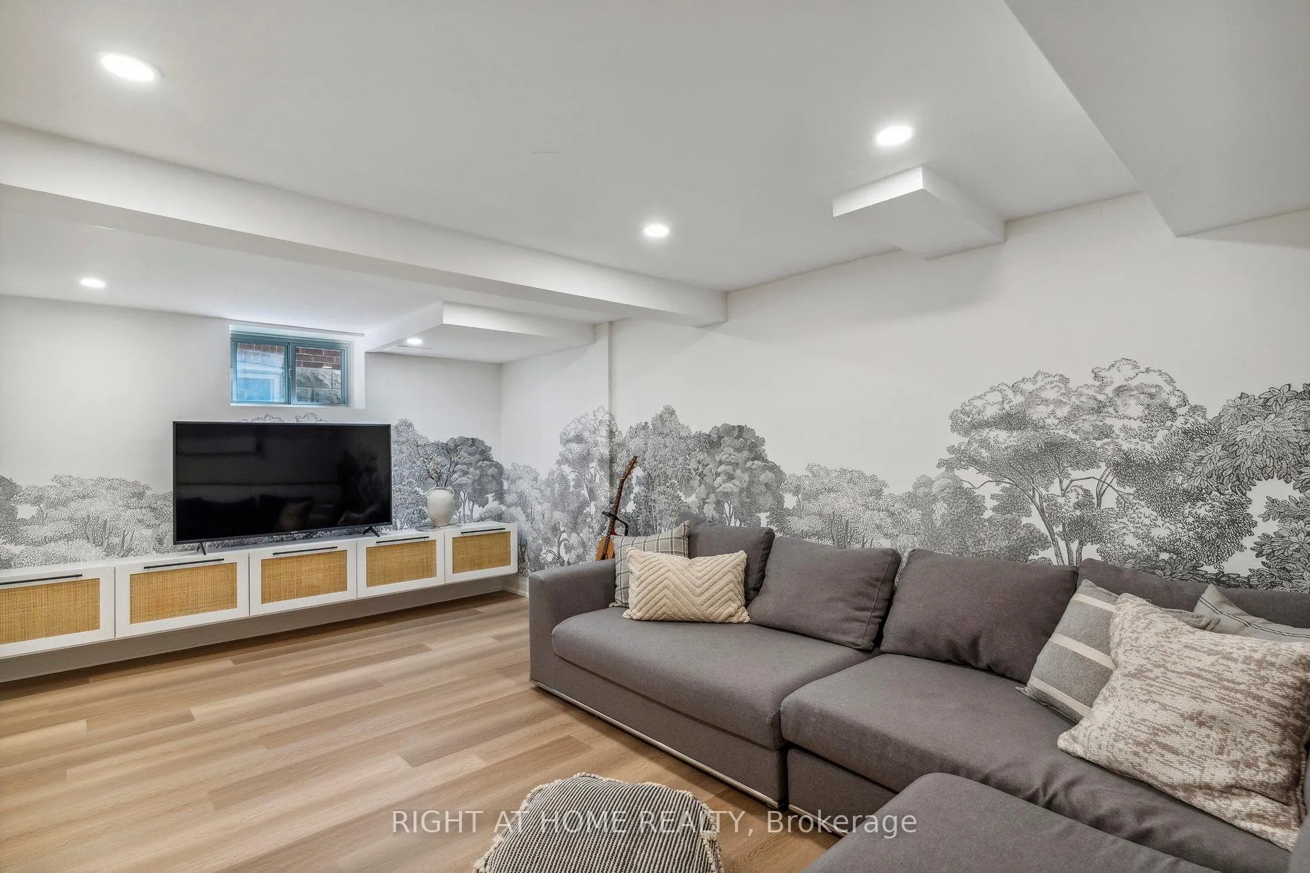 Photo 35 of 141 O'Connor Drive, Toronto, East York — HOMEH