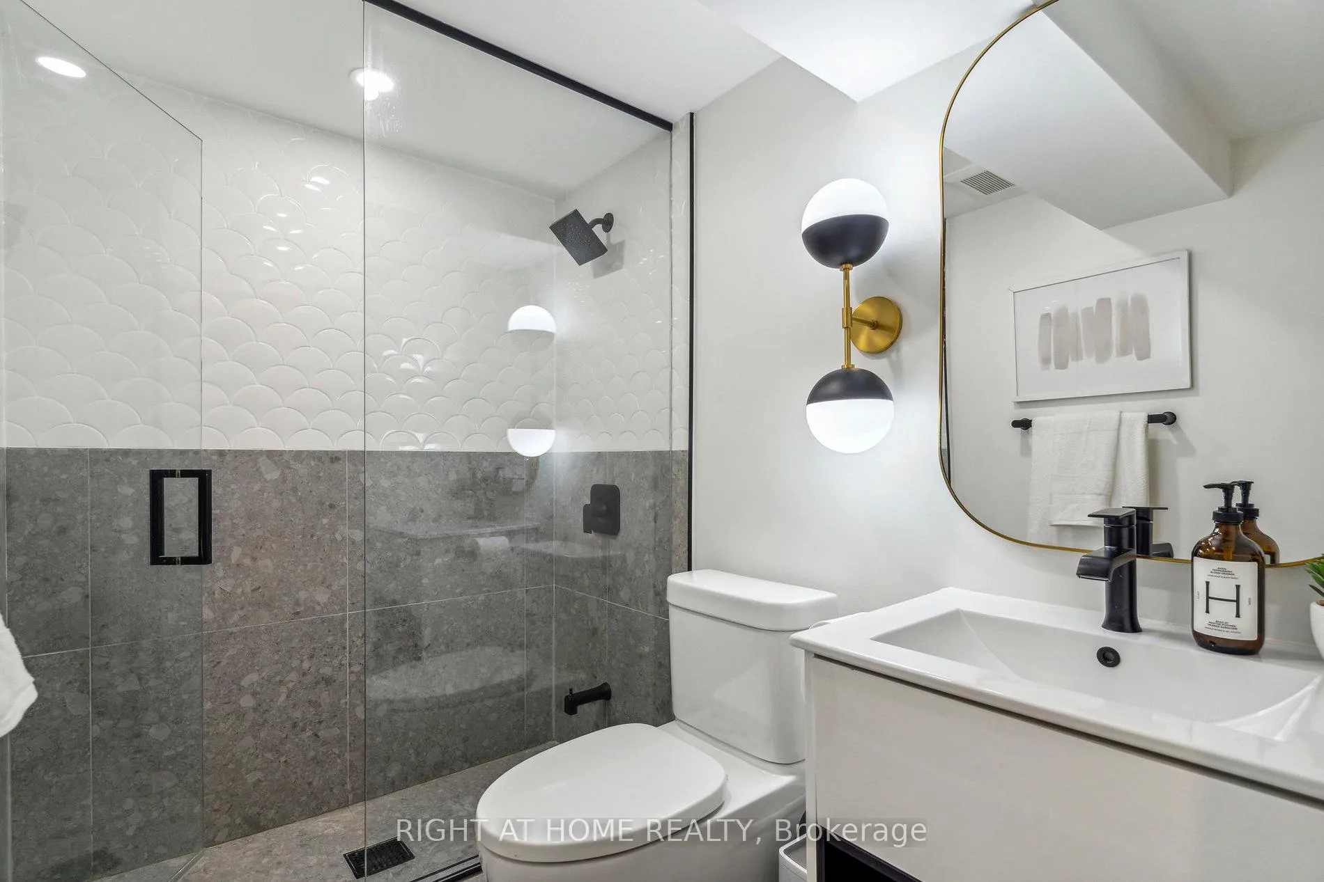 Photo 37 of 141 O'Connor Drive, Toronto, East York — HOMEH