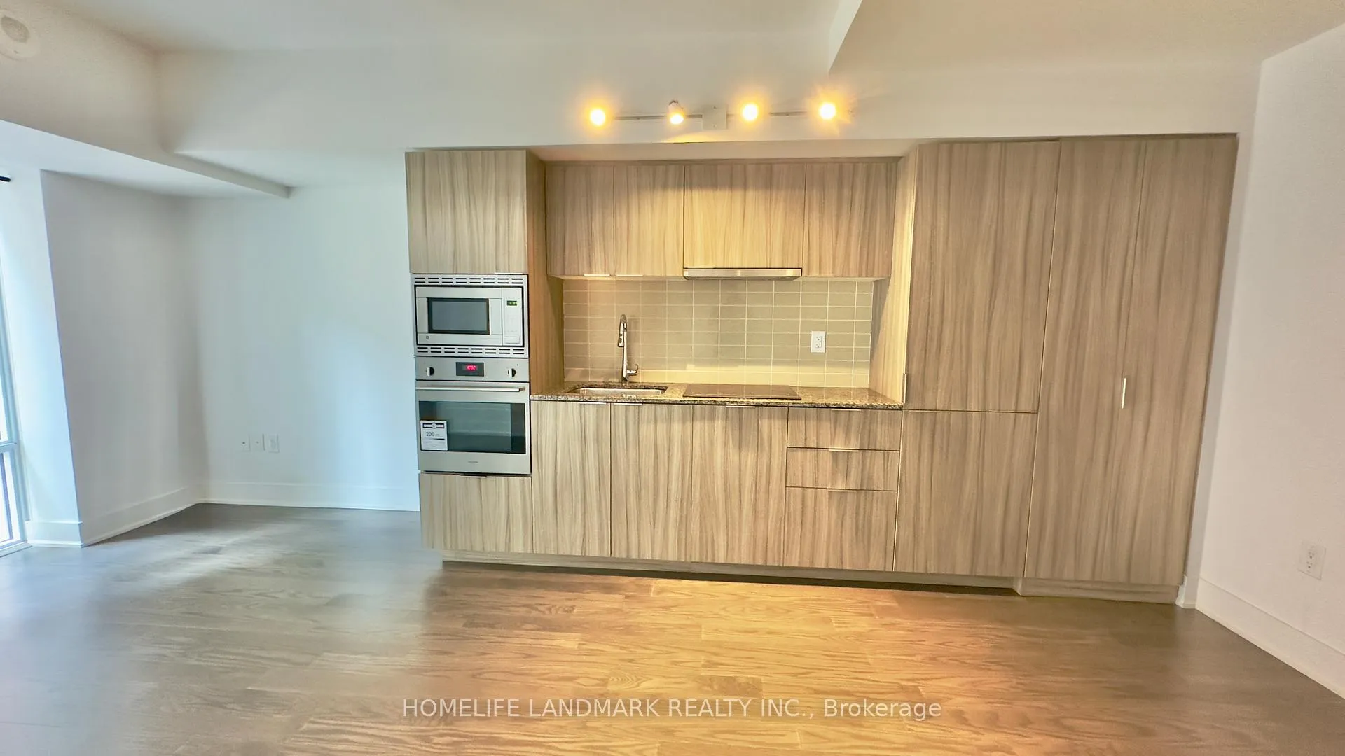 Photo 4 of Unit 621, 955 Bay Street, Toronto, Bay Street Corridor — HOMEH