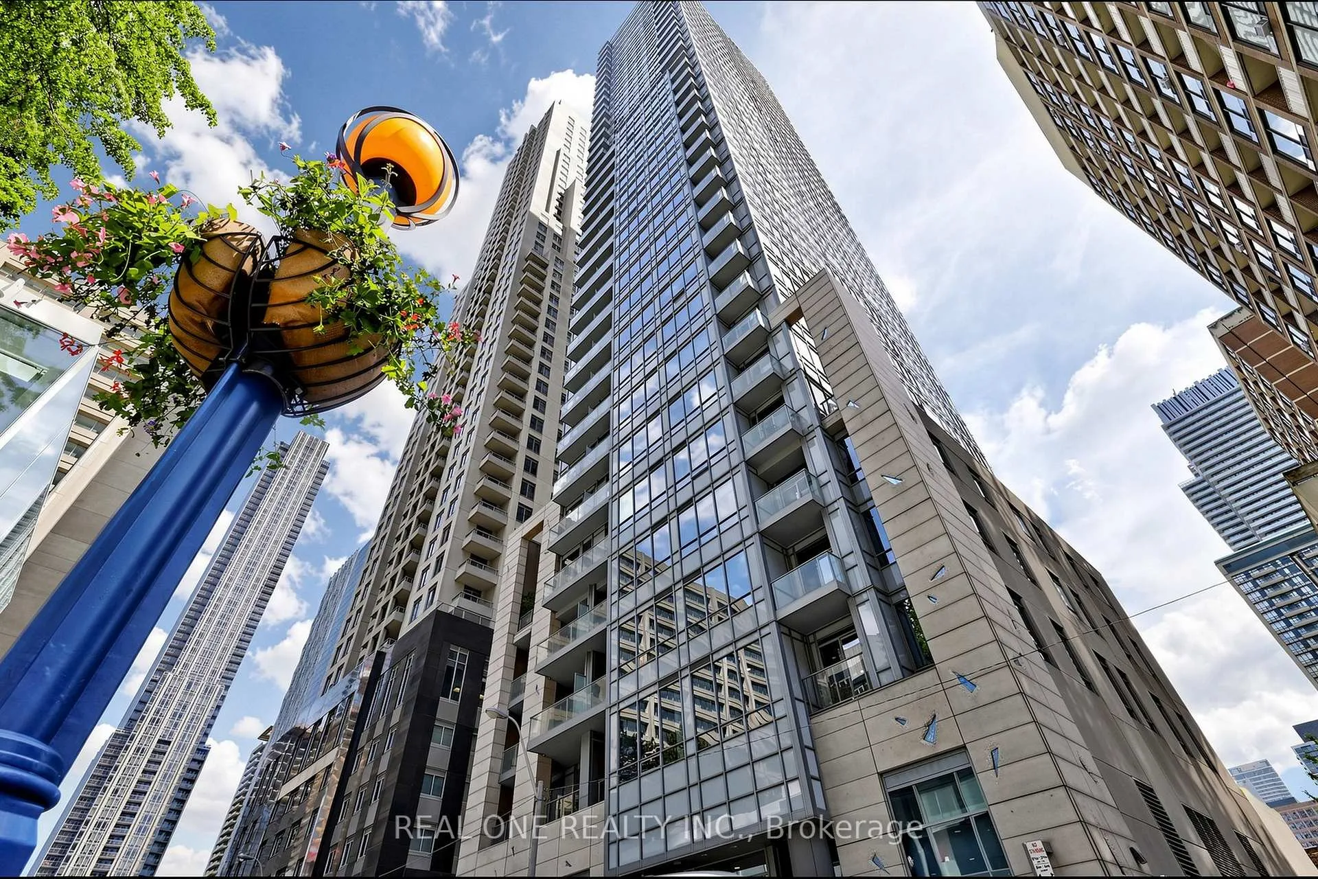 Photo 2 of Unit 1603, 21 Balmuto Street, Toronto, Bay Street Corridor — HOMEH