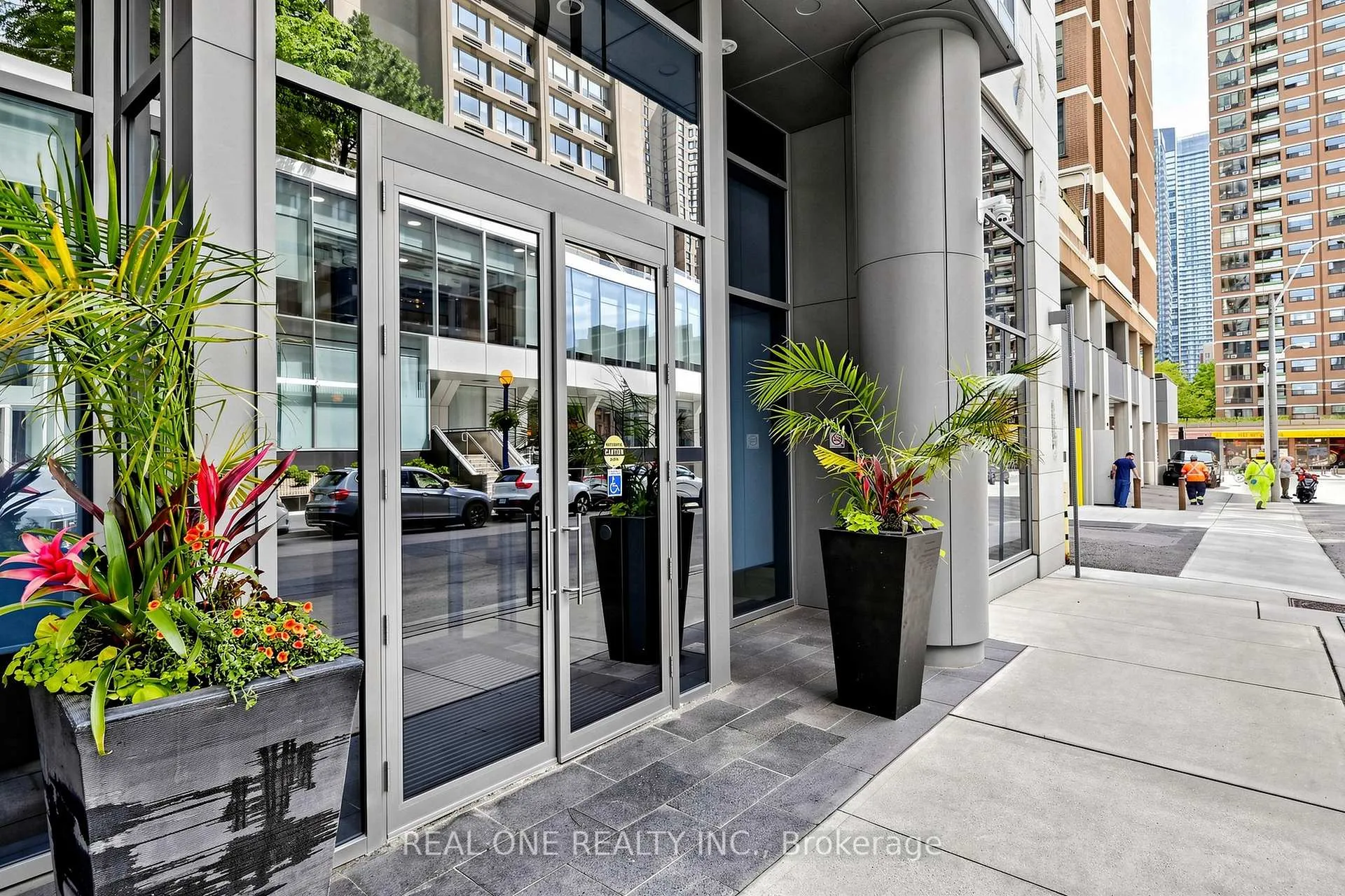 Photo 3 of Unit 1603, 21 Balmuto Street, Toronto, Bay Street Corridor — HOMEH