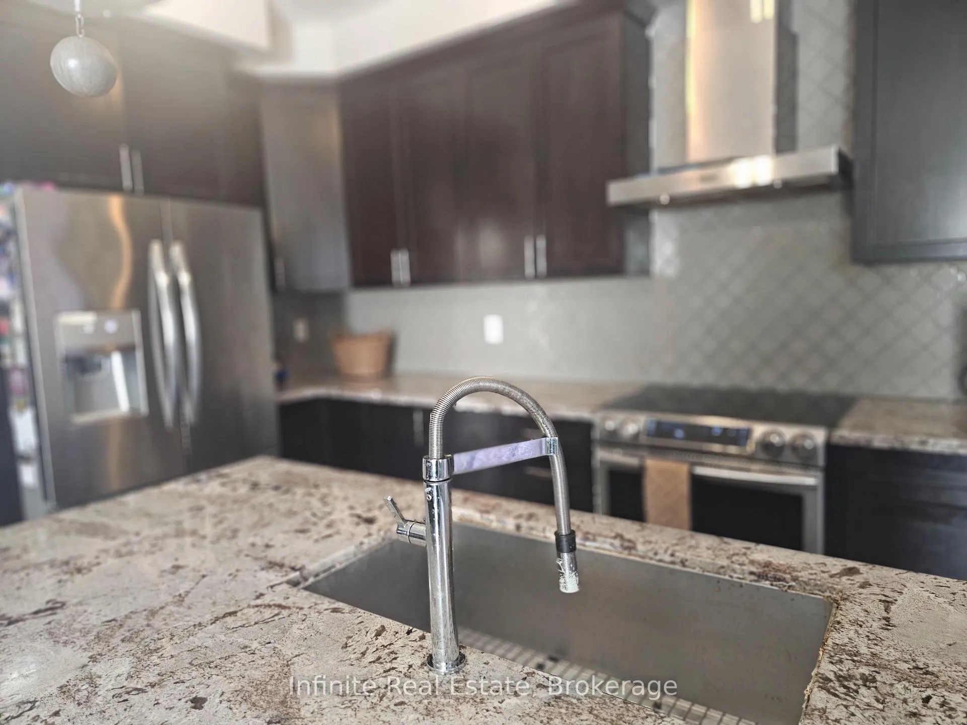 Photo 6 of 39 Lola Crescent, Brampton, Northwest Brampton — HOMEH