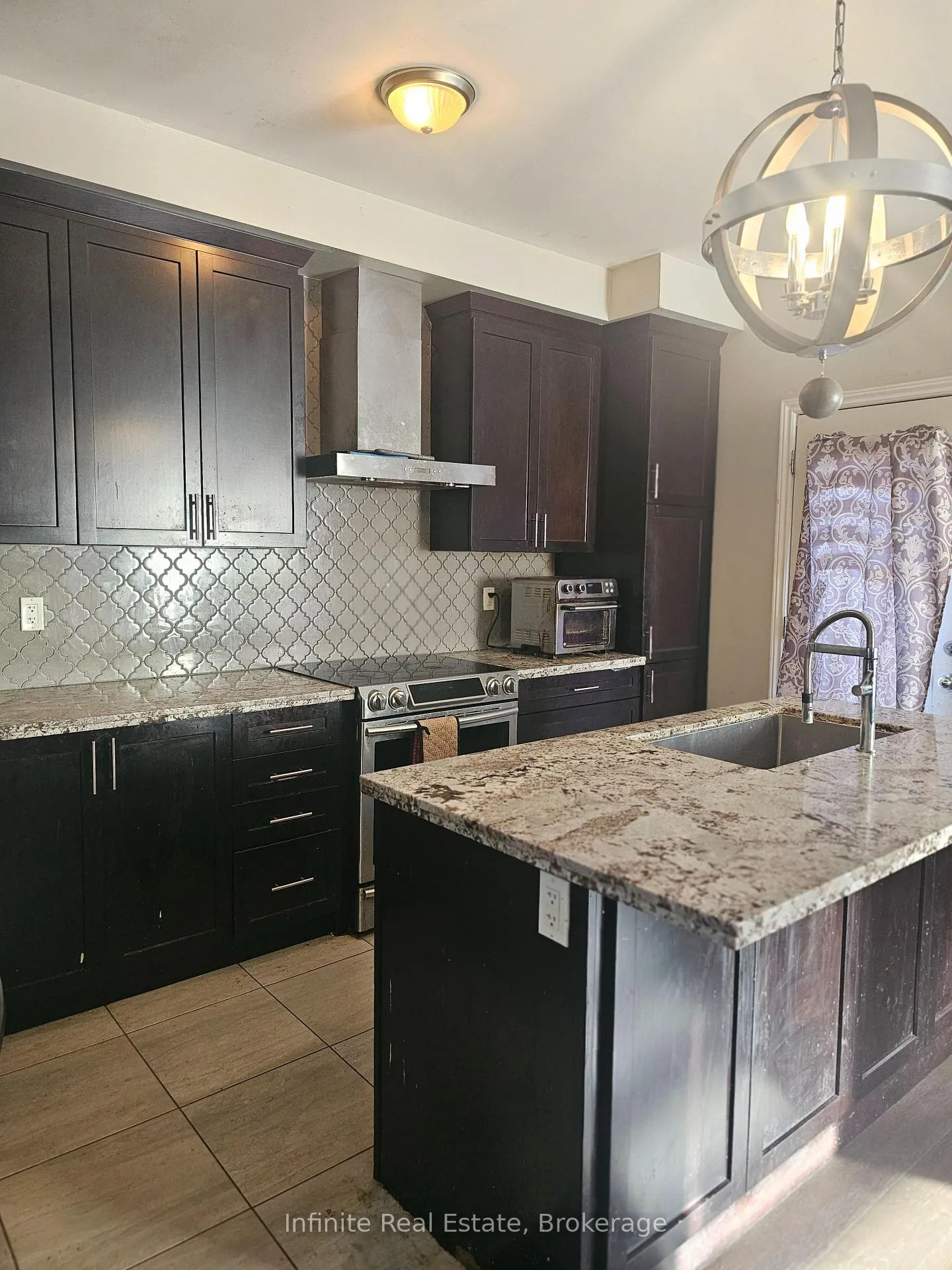 Photo 8 of 39 Lola Crescent, Brampton, Northwest Brampton — HOMEH