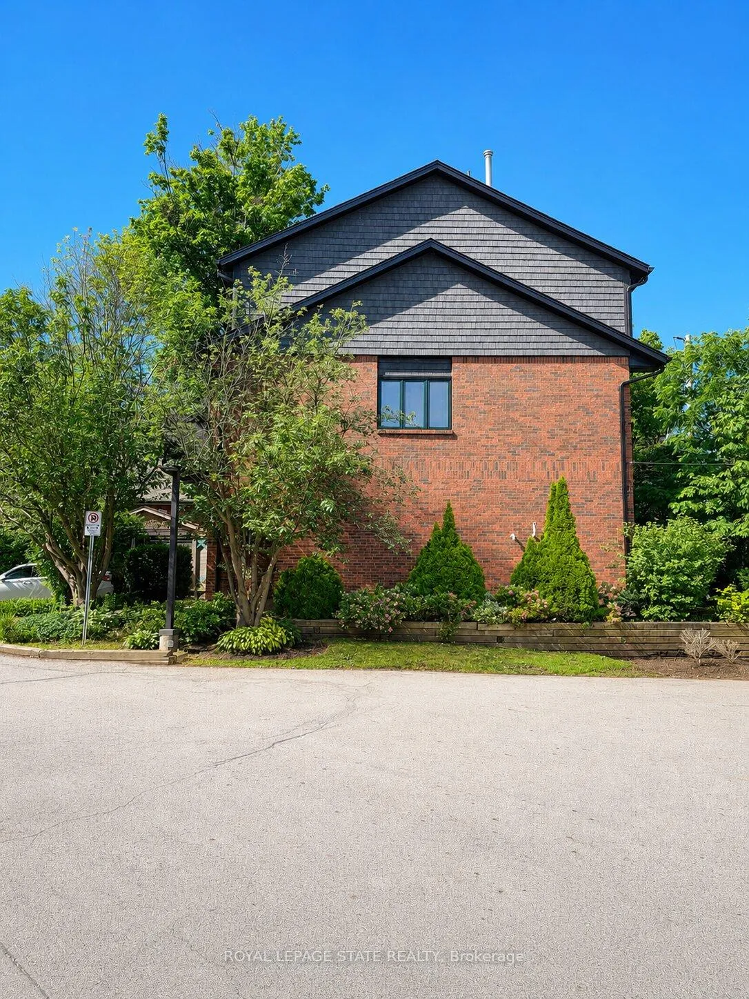 Photo 2 of Unit 15, 1983 Main Street W, Hamilton, Ainslie Wood — HOMEH