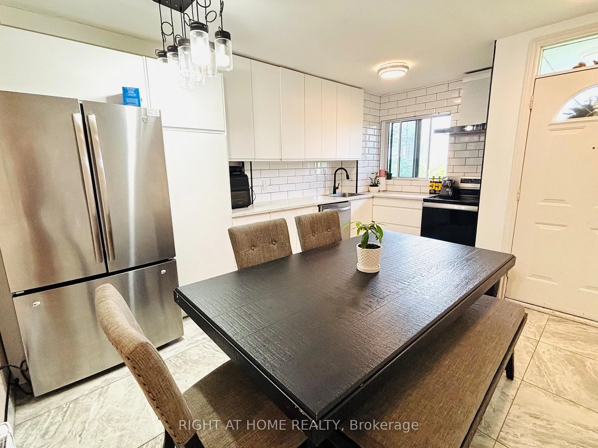 Photo 3 of Unit 315, 95 Leeward Glenway, Toronto, Flemingdon Park — HOMEH
