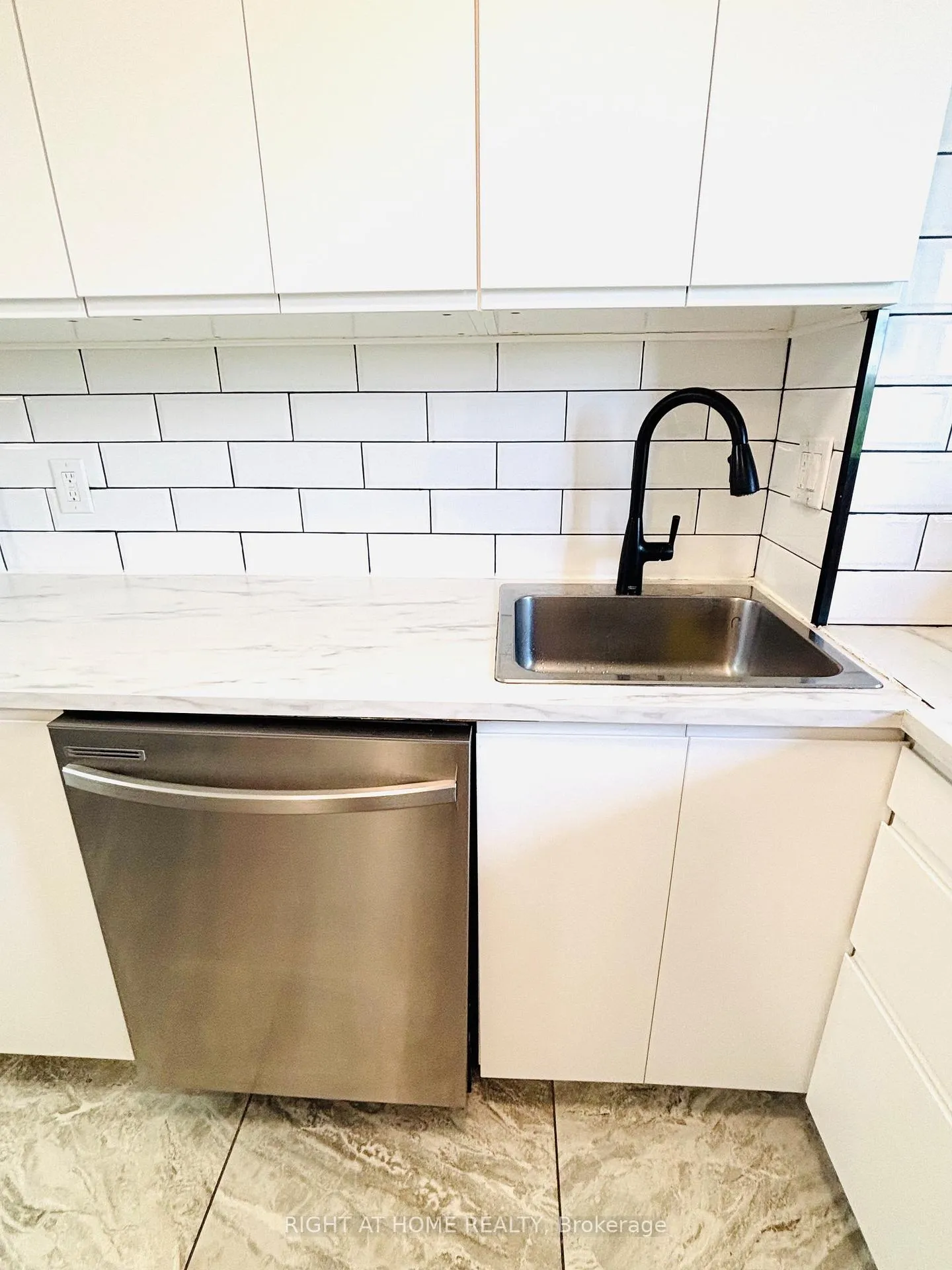 Photo 5 of Unit 315, 95 Leeward Glenway, Toronto, Flemingdon Park — HOMEH