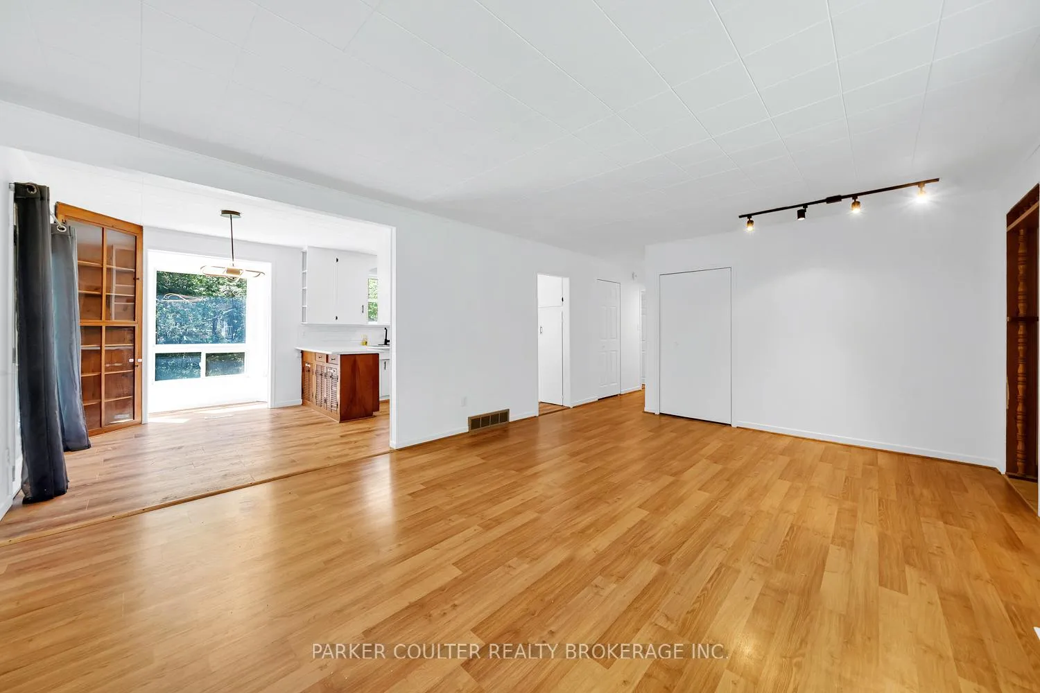 Photo 10 of 85 Evans Avenue W, Gravenhurst, Muskoka (S) — HOMEH