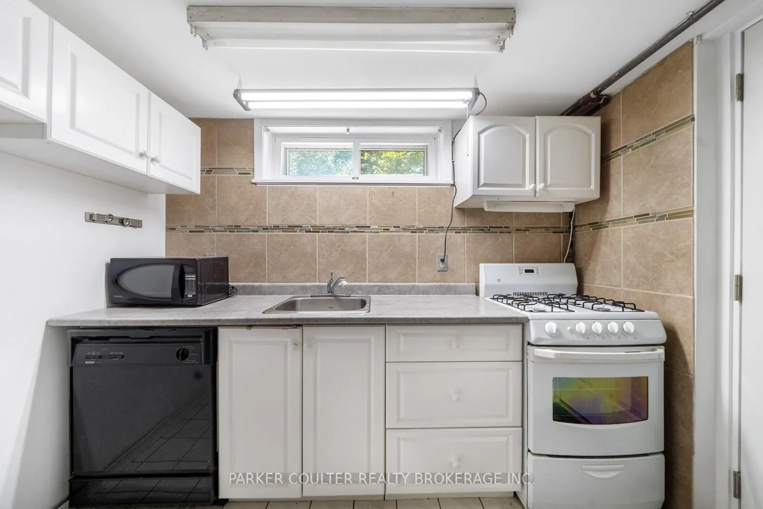 Photo 36 of 85 Evans Avenue W, Gravenhurst, Muskoka (S) — HOMEH