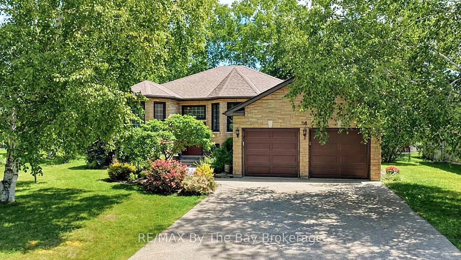 Photo 1 of 54 Fairway Crescent, Wasaga Beach — HOMEH
