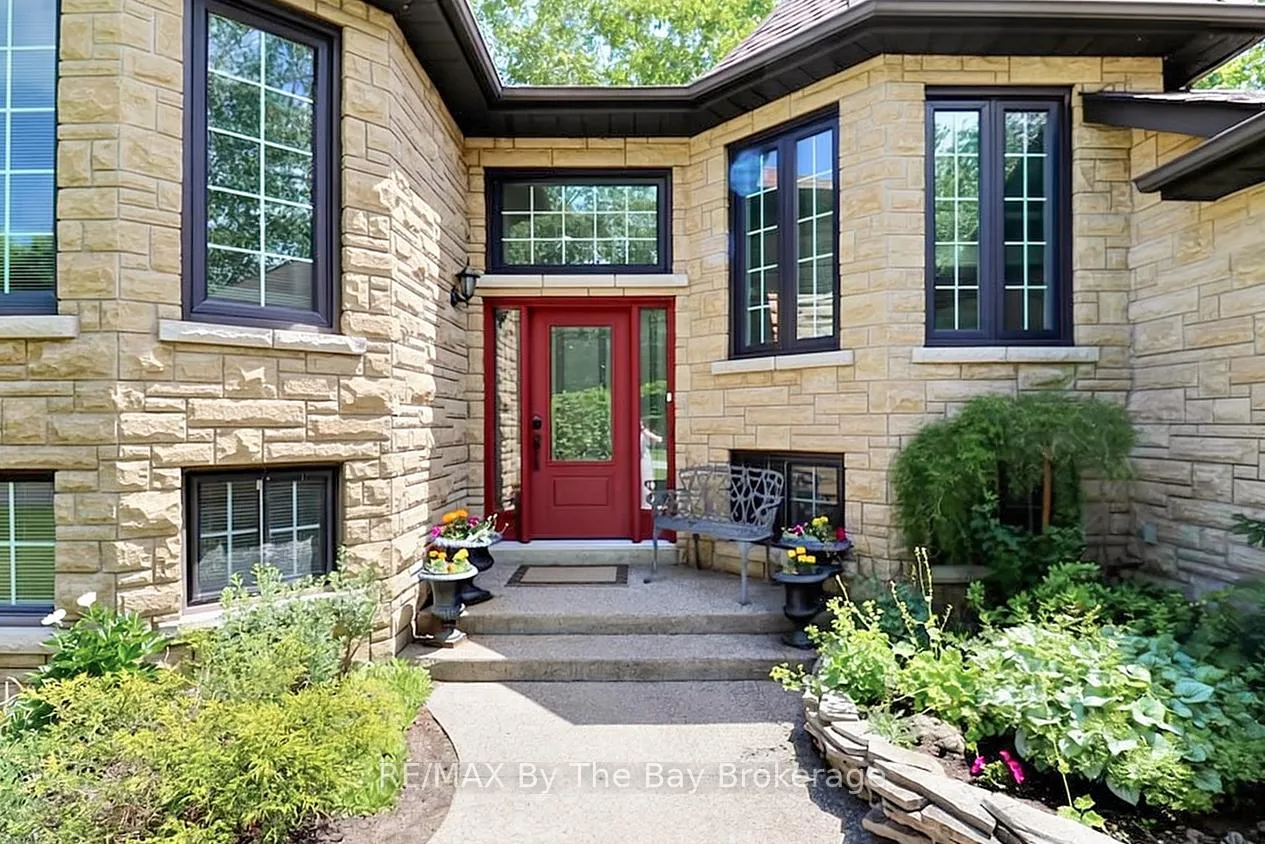 Photo 2 of 54 Fairway Crescent, Wasaga Beach — HOMEH