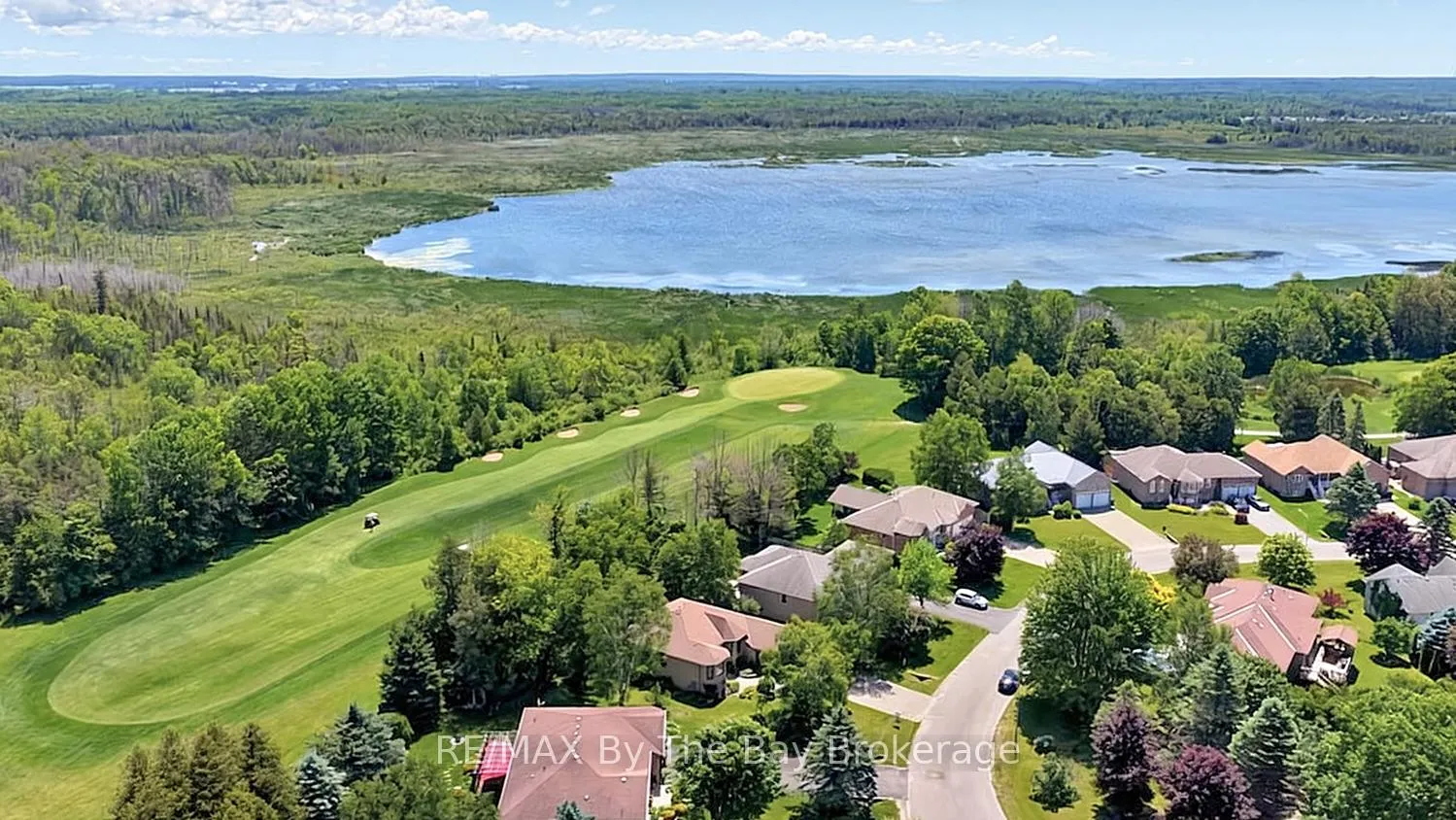 Photo 3 of 54 Fairway Crescent, Wasaga Beach — HOMEH