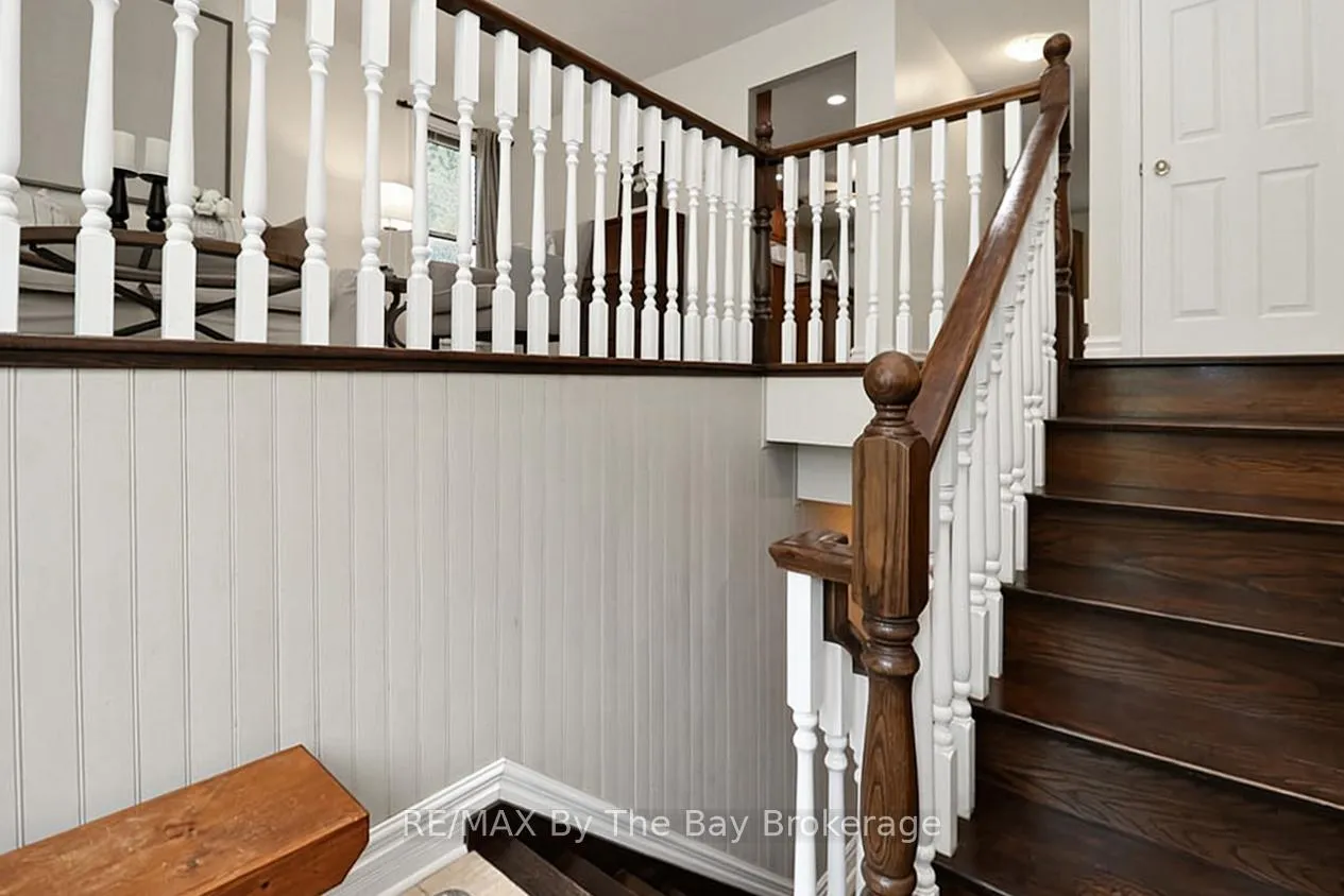 Photo 5 of 54 Fairway Crescent, Wasaga Beach — HOMEH