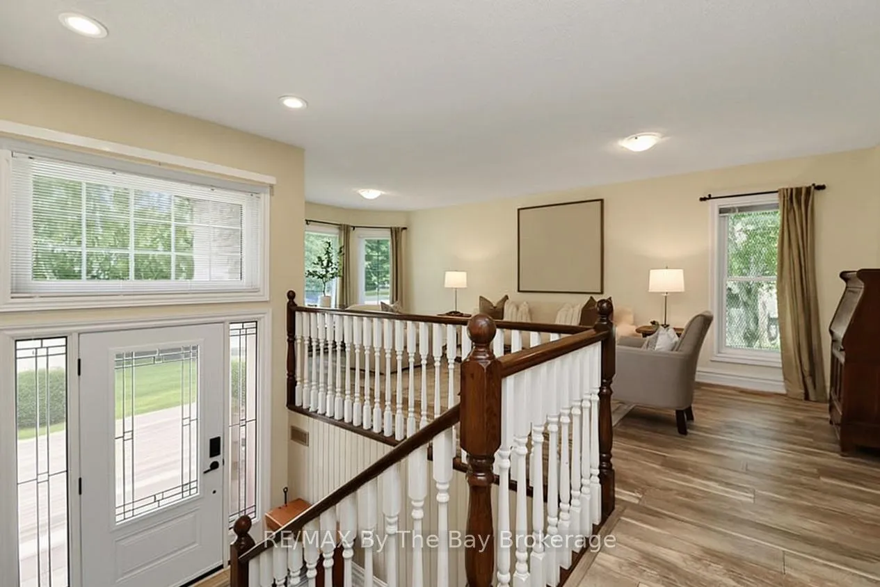 Photo 6 of 54 Fairway Crescent, Wasaga Beach — HOMEH