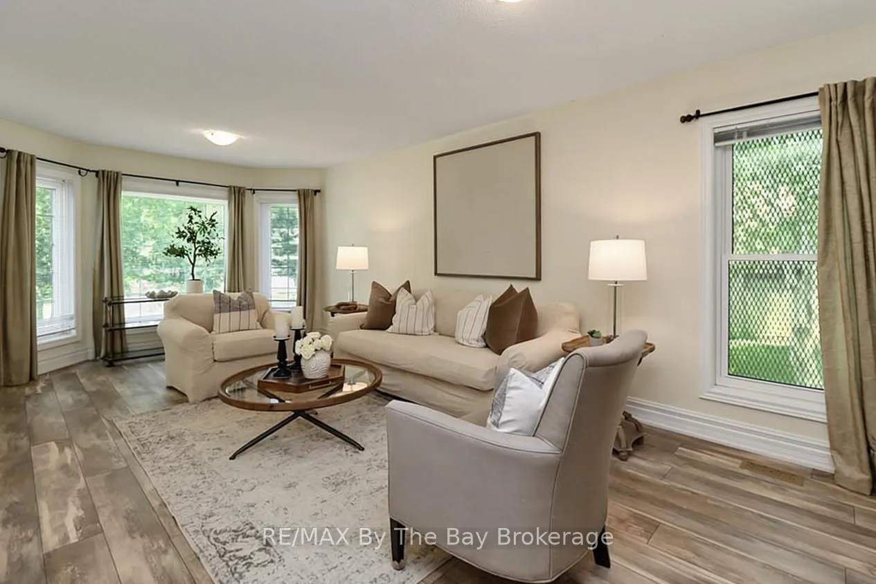 Photo 7 of 54 Fairway Crescent, Wasaga Beach — HOMEH