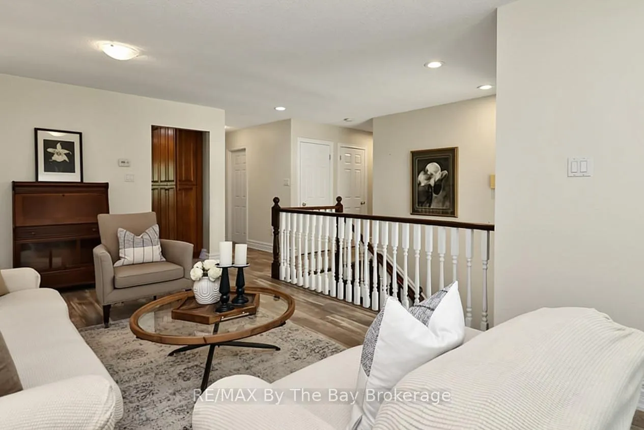 Photo 9 of 54 Fairway Crescent, Wasaga Beach — HOMEH