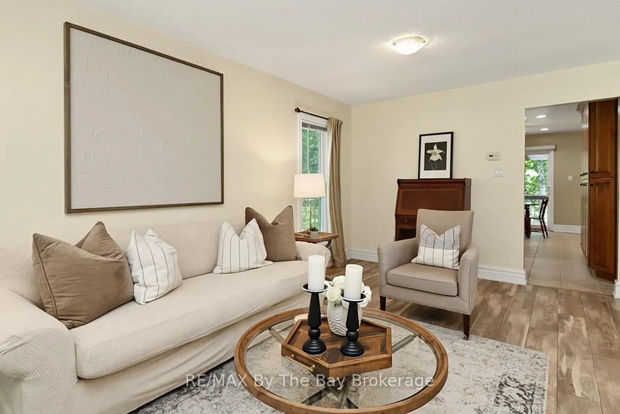 Photo 10 of 54 Fairway Crescent, Wasaga Beach — HOMEH