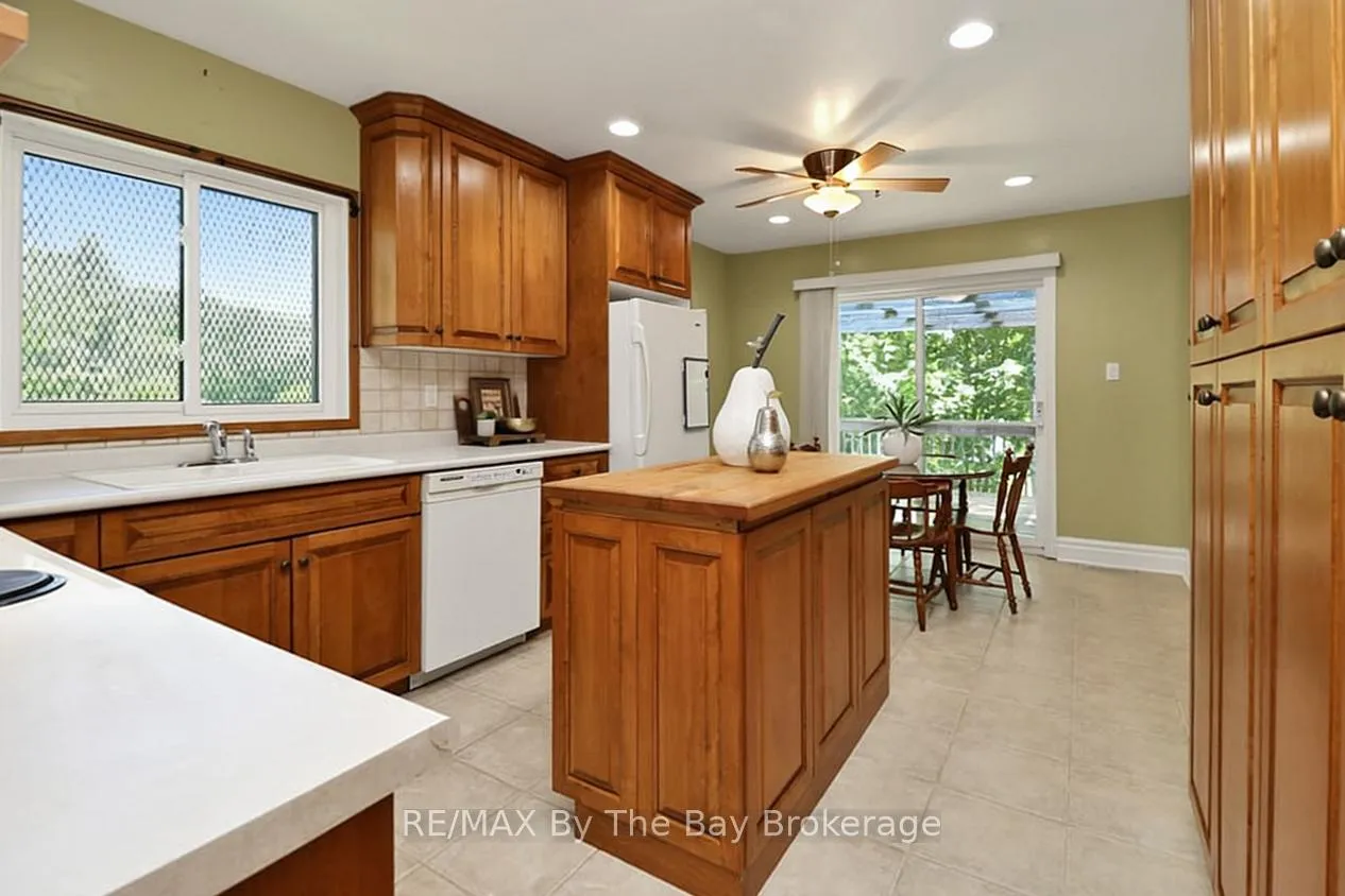 Photo 12 of 54 Fairway Crescent, Wasaga Beach — HOMEH