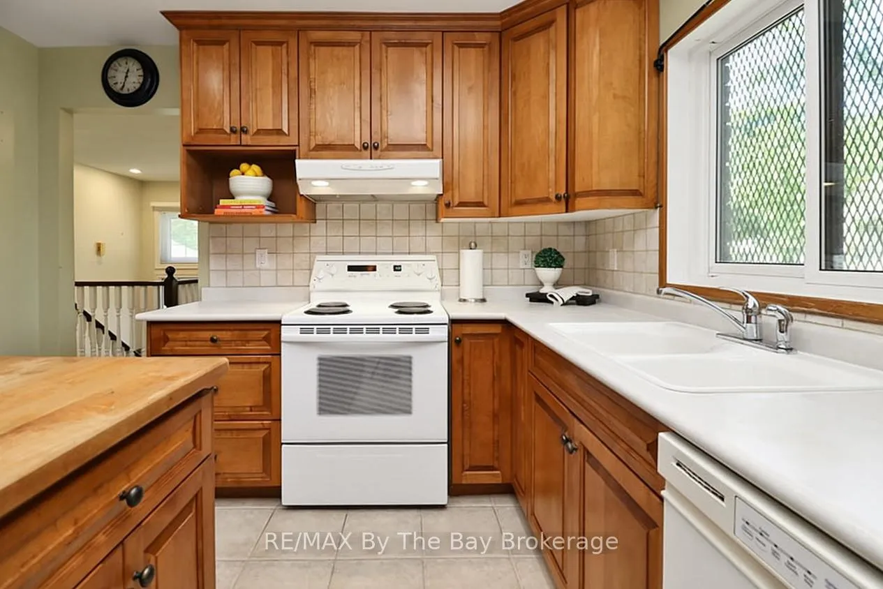 Photo 15 of 54 Fairway Crescent, Wasaga Beach — HOMEH