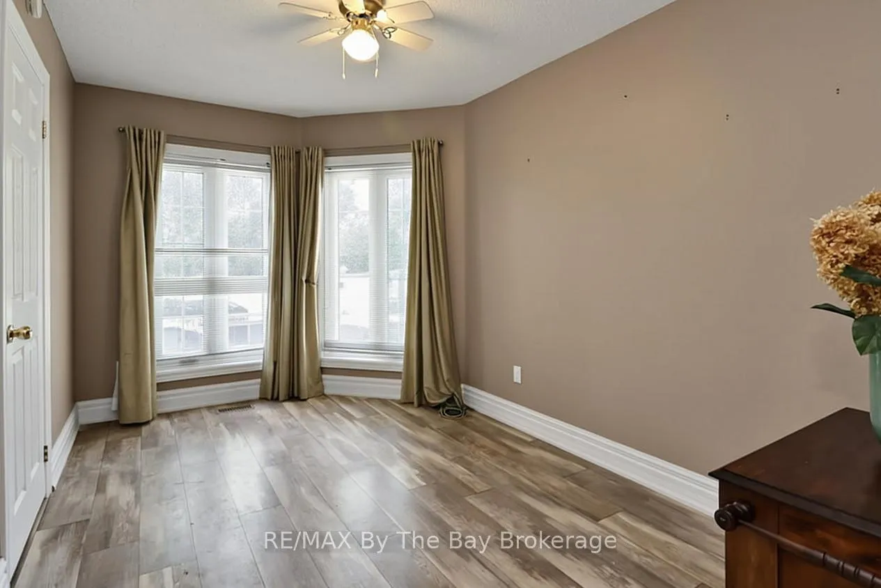 Photo 21 of 54 Fairway Crescent, Wasaga Beach — HOMEH
