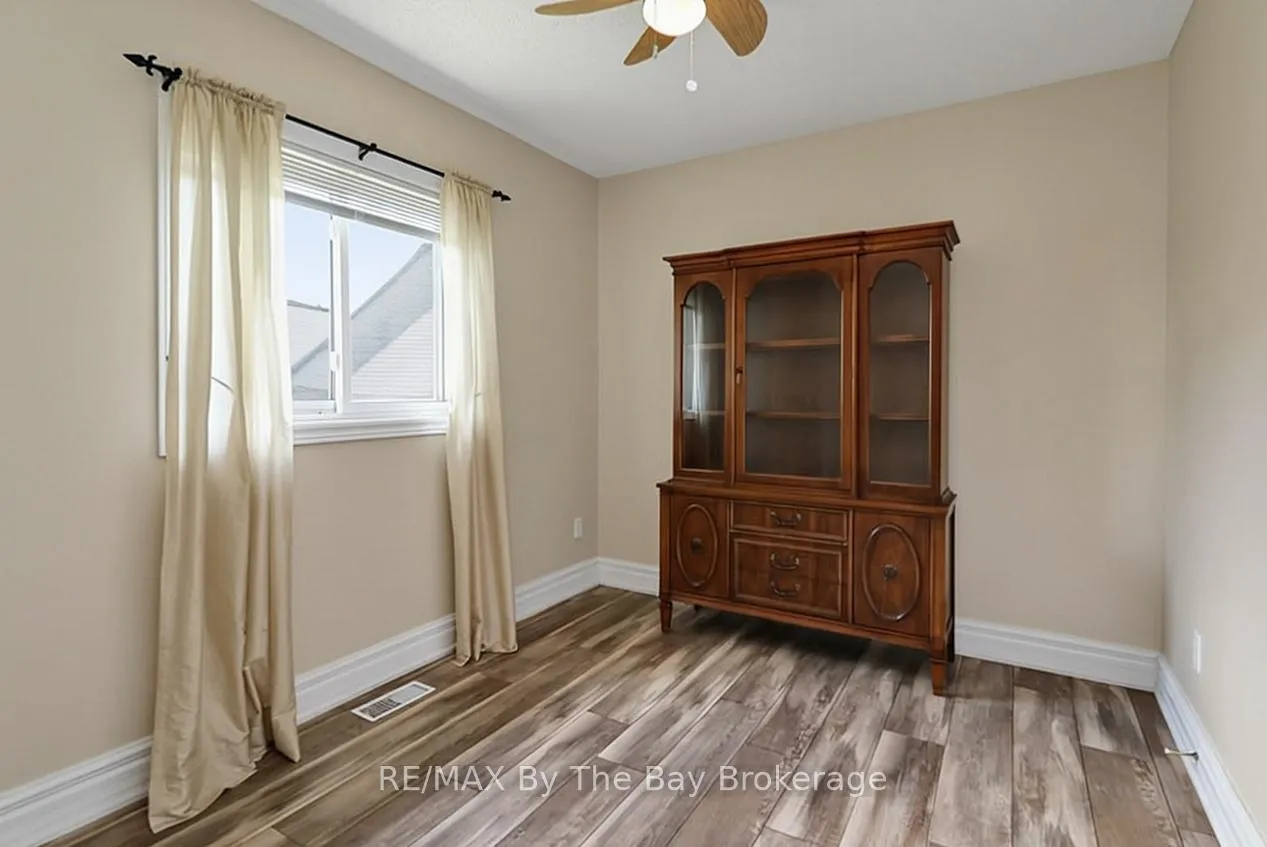 Photo 23 of 54 Fairway Crescent, Wasaga Beach — HOMEH