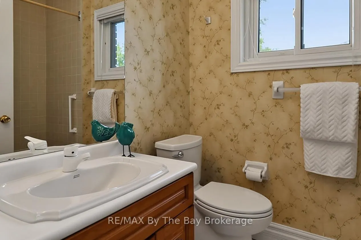 Photo 24 of 54 Fairway Crescent, Wasaga Beach — HOMEH