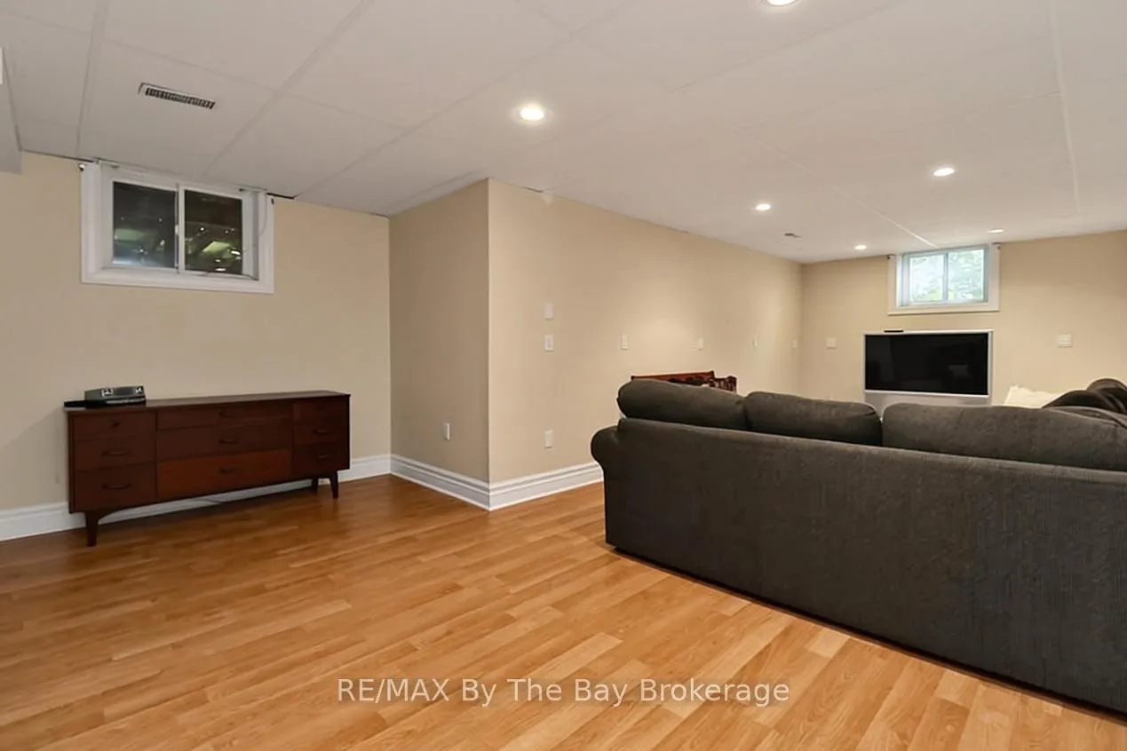 Photo 37 of 54 Fairway Crescent, Wasaga Beach — HOMEH