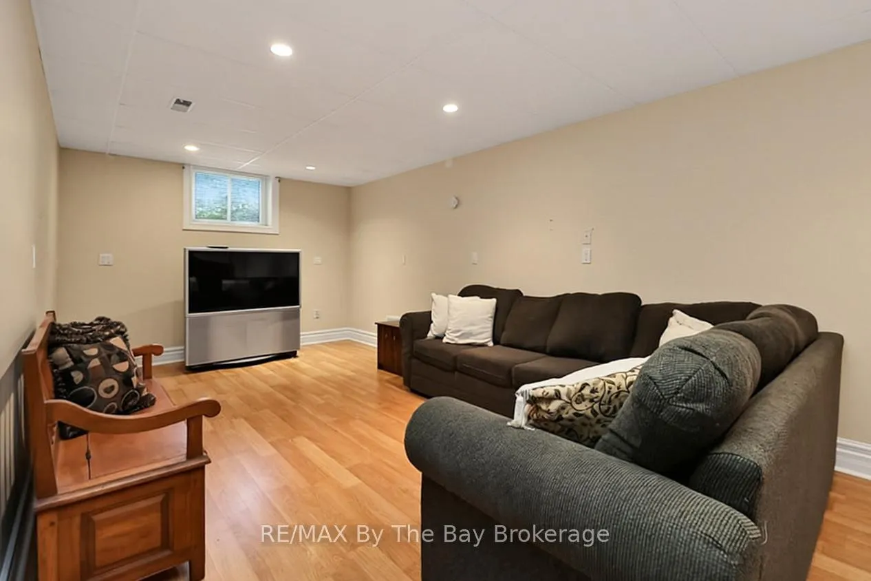 Photo 38 of 54 Fairway Crescent, Wasaga Beach — HOMEH