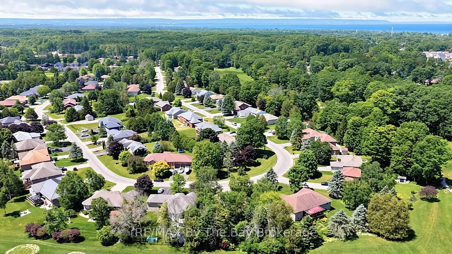 Photo 50 of 54 Fairway Crescent, Wasaga Beach — HOMEH