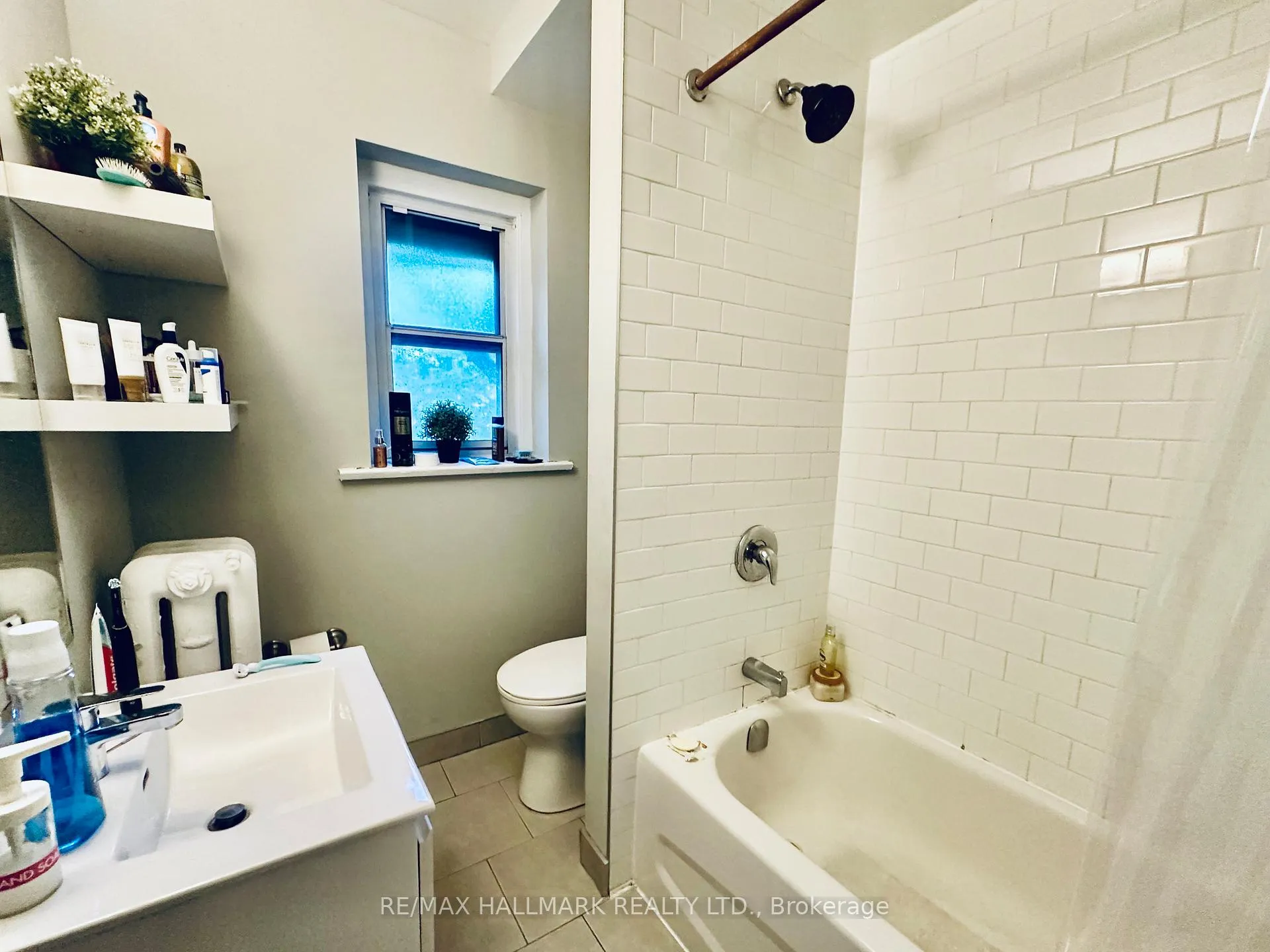 Photo 9 of Unit 3, 597 St Clair Avenue W, Toronto, Wychwood — HOMEH