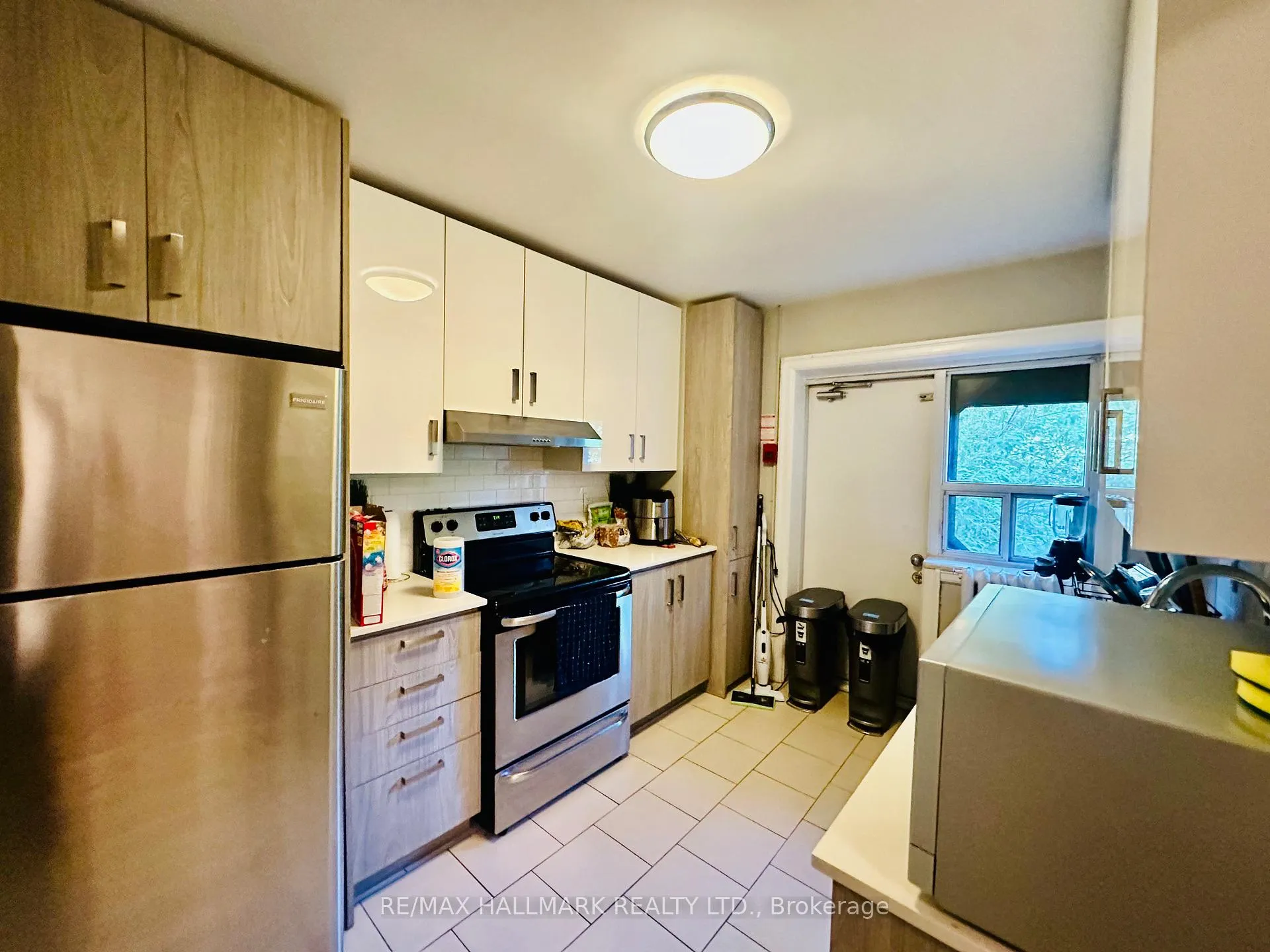 Photo 10 of Unit 3, 597 St Clair Avenue W, Toronto, Wychwood — HOMEH