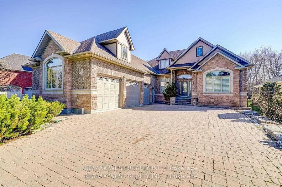 Photo 1 of 23 Hanover Court, Whitby, Lynde Creek — HOMEH
