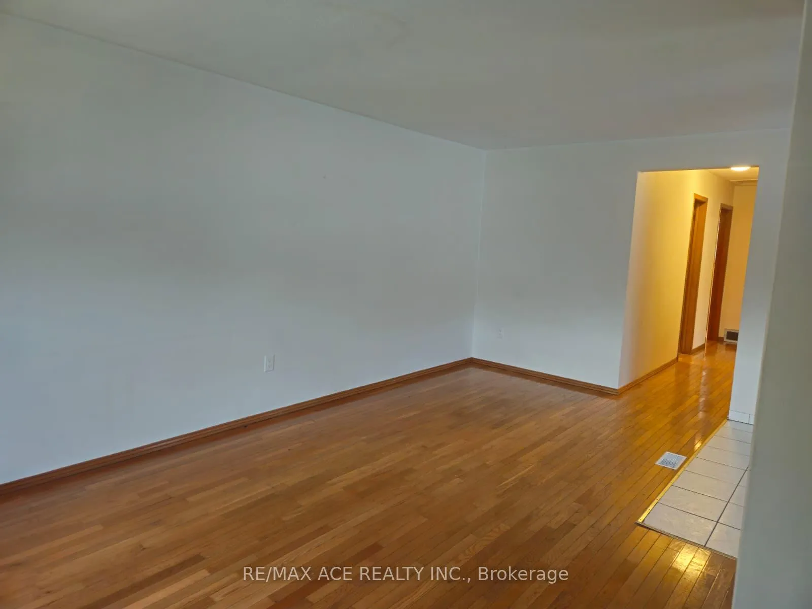 Photo 3 of Unit Main, 6033 Swayze Drive, Niagara Falls, Church's Lane — HOMEH