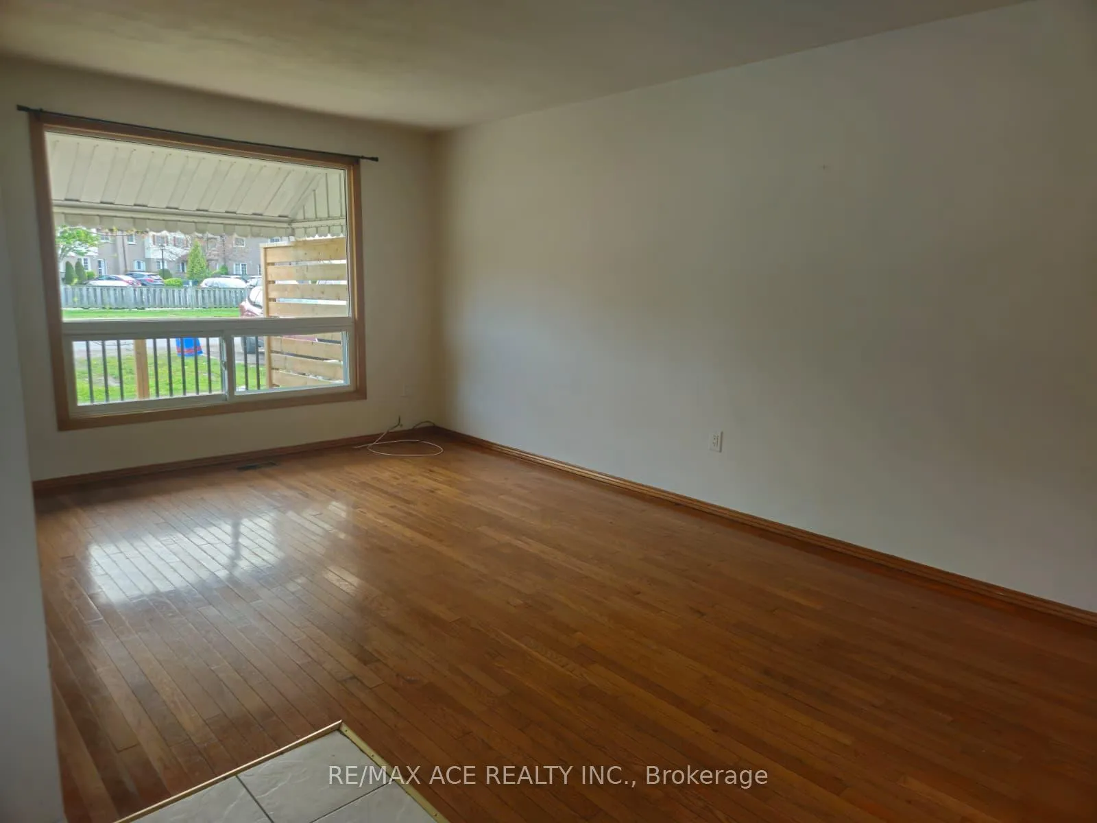 Photo 4 of Unit Main, 6033 Swayze Drive, Niagara Falls, Church's Lane — HOMEH