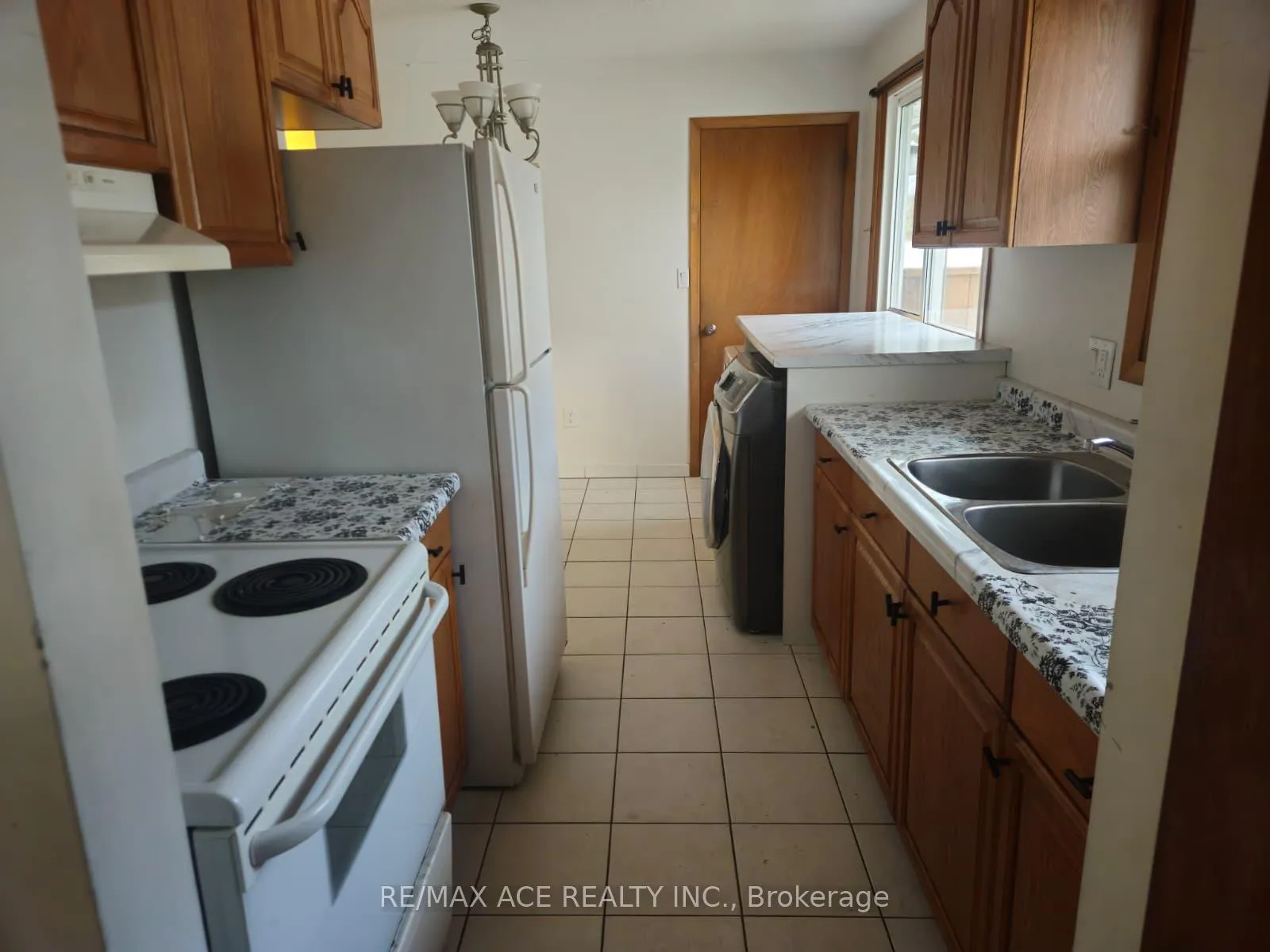 Photo 5 of Unit Main, 6033 Swayze Drive, Niagara Falls, Church's Lane — HOMEH