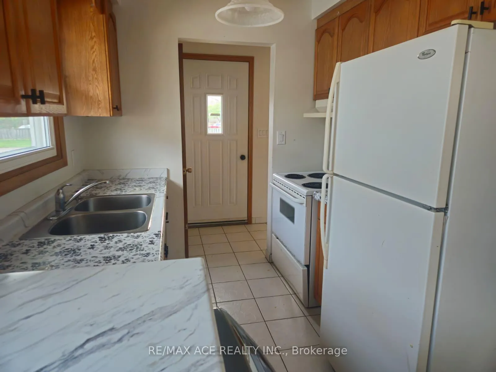 Photo 6 of Unit Main, 6033 Swayze Drive, Niagara Falls, Church's Lane — HOMEH