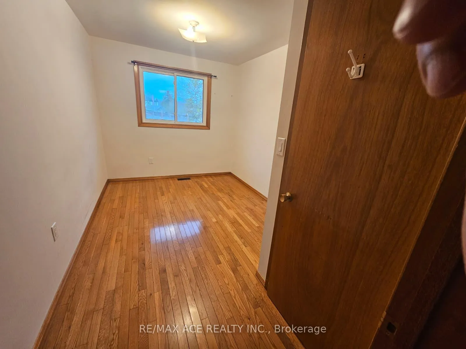 Photo 7 of Unit Main, 6033 Swayze Drive, Niagara Falls, Church's Lane — HOMEH
