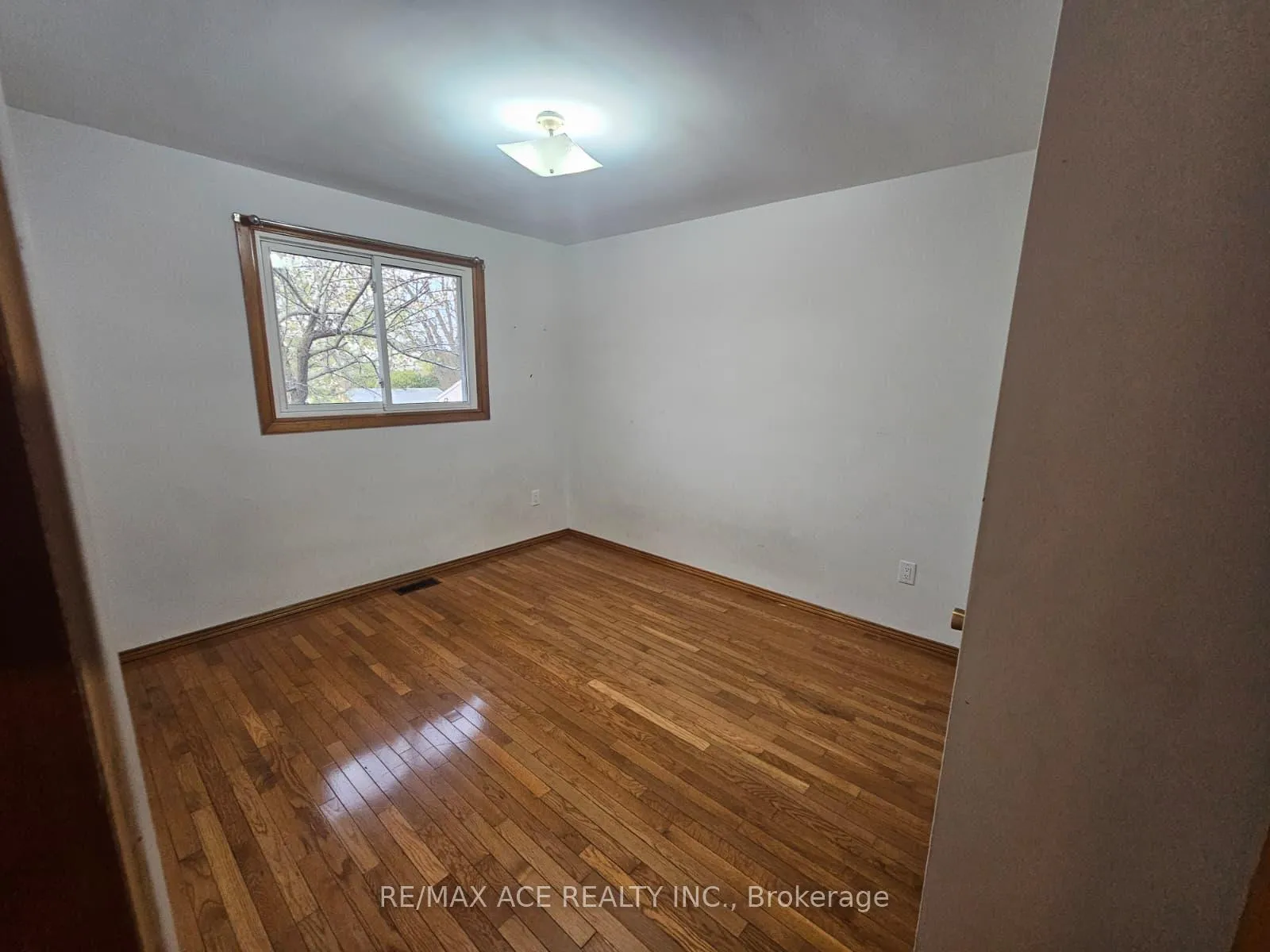 Photo 8 of Unit Main, 6033 Swayze Drive, Niagara Falls, Church's Lane — HOMEH