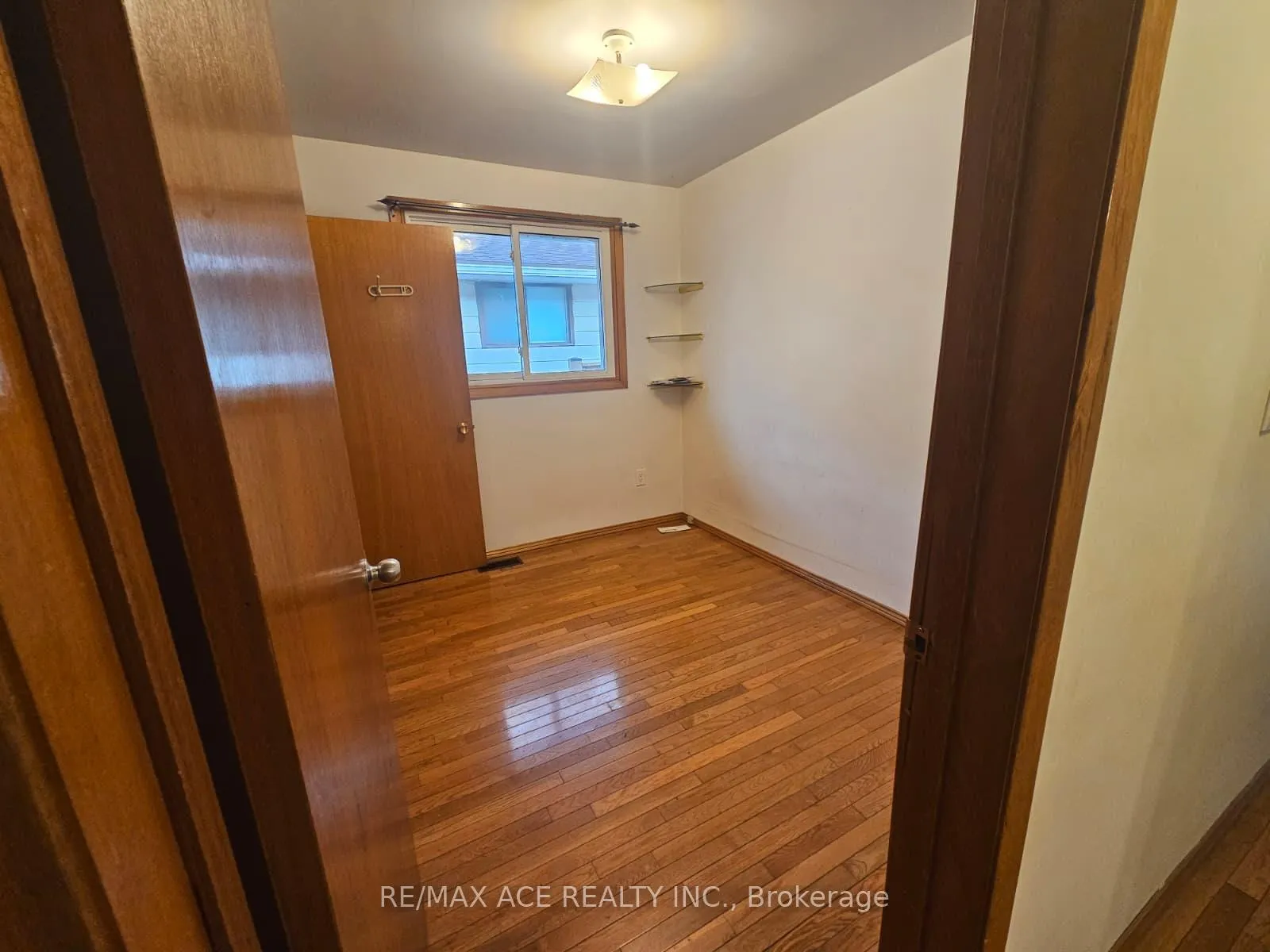 Photo 9 of Unit Main, 6033 Swayze Drive, Niagara Falls, Church's Lane — HOMEH