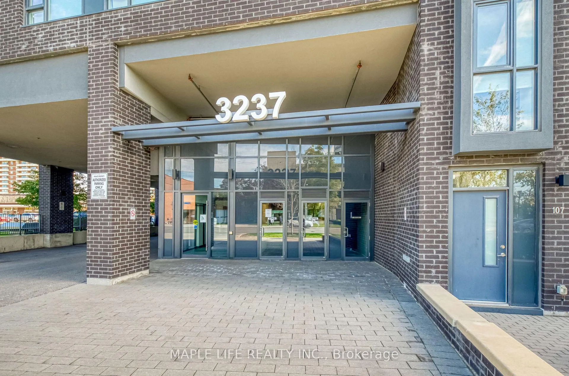 Photo 3 of Unit 804, 3237 Bayview Avenue, North York, Bayview Woods-Steeles — HOMEH