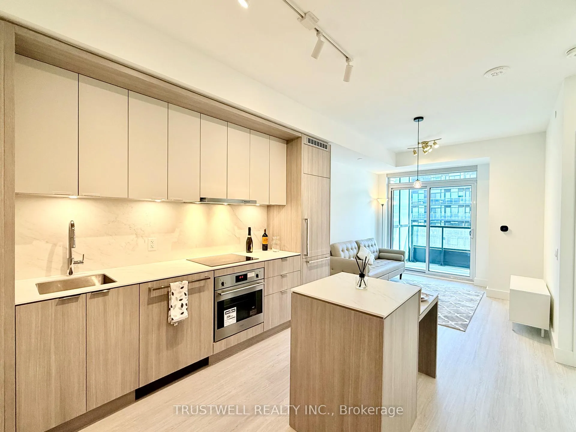 Photo 1 of Unit 503, 6 Greenbriar Road, North York, Bayview Village — HOMEH