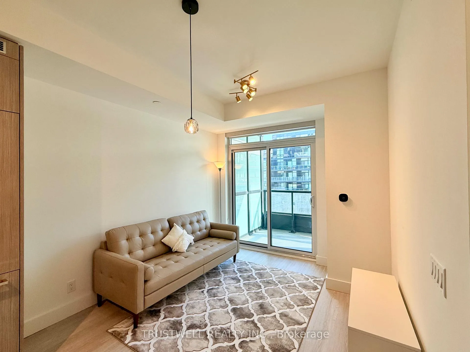 Photo 6 of Unit 503, 6 Greenbriar Road, North York, Bayview Village — HOMEH