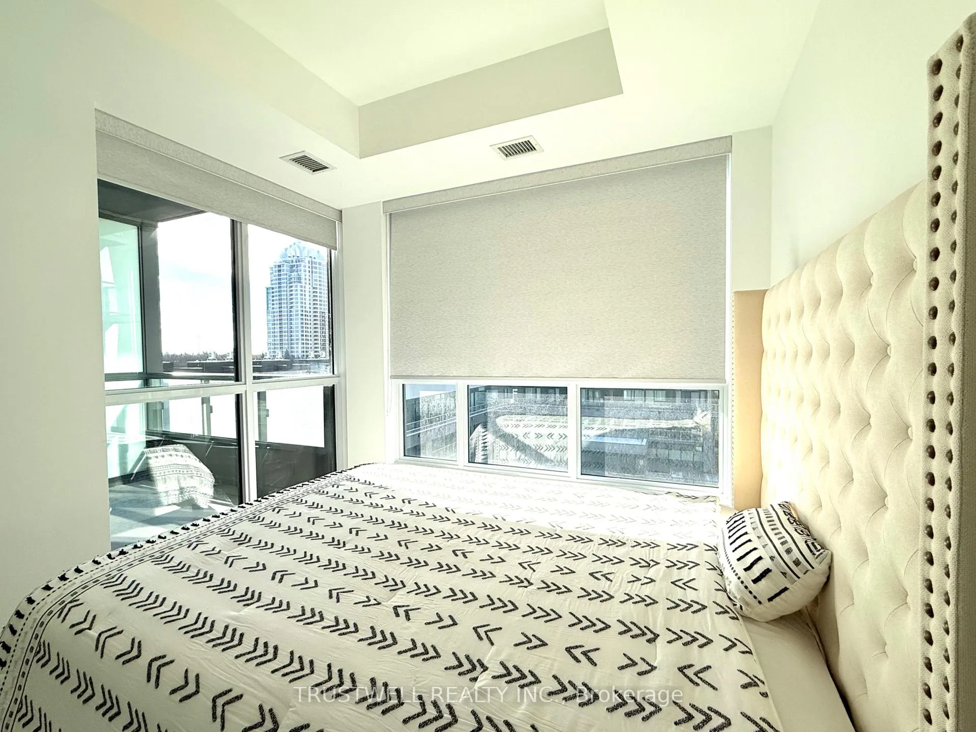 Photo 8 of Unit 503, 6 Greenbriar Road, North York, Bayview Village — HOMEH