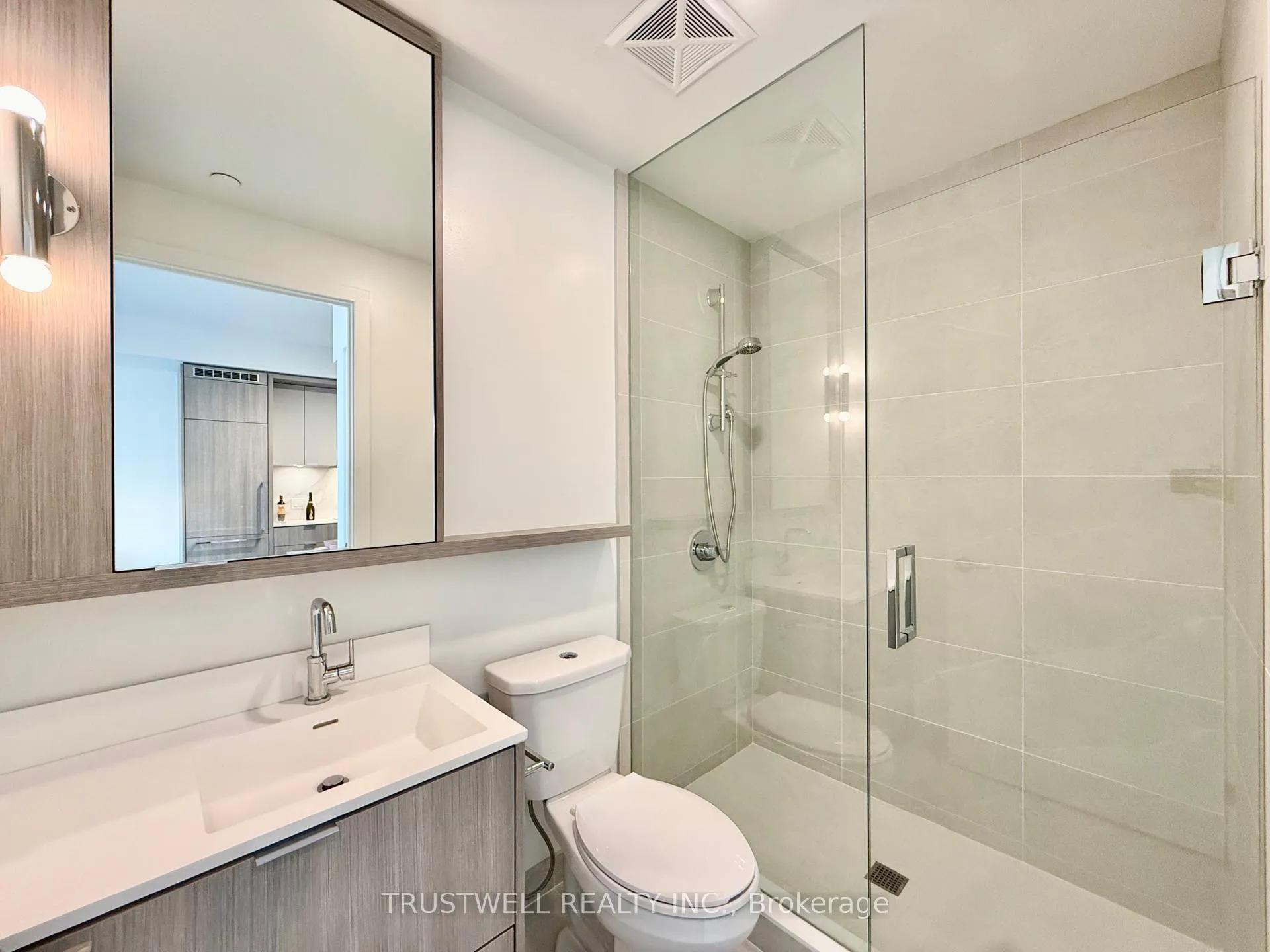 Photo 10 of Unit 503, 6 Greenbriar Road, North York, Bayview Village — HOMEH