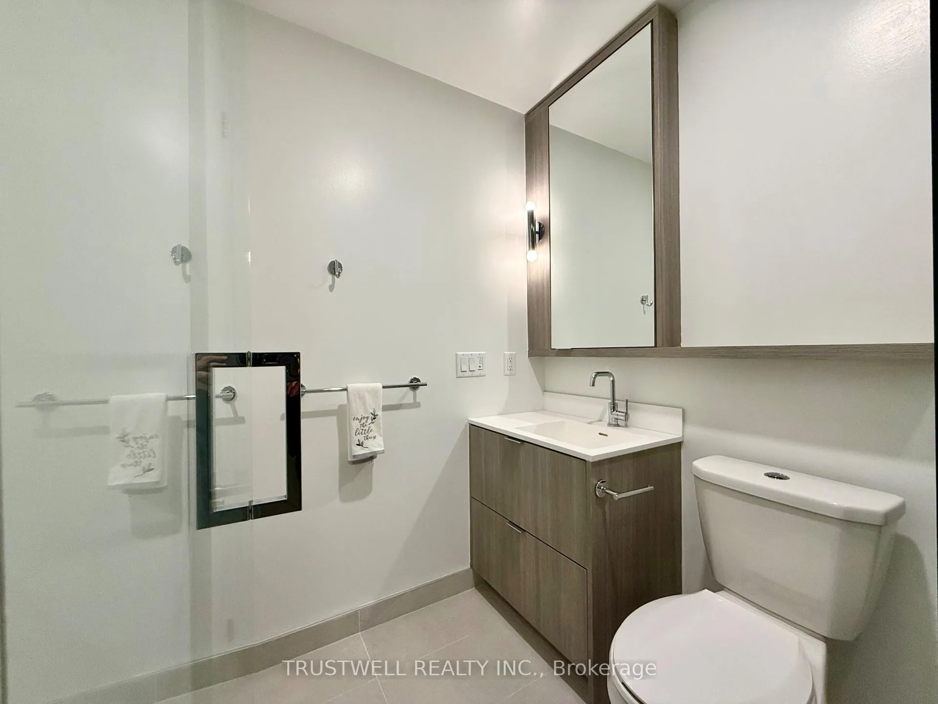 Photo 11 of Unit 503, 6 Greenbriar Road, North York, Bayview Village — HOMEH