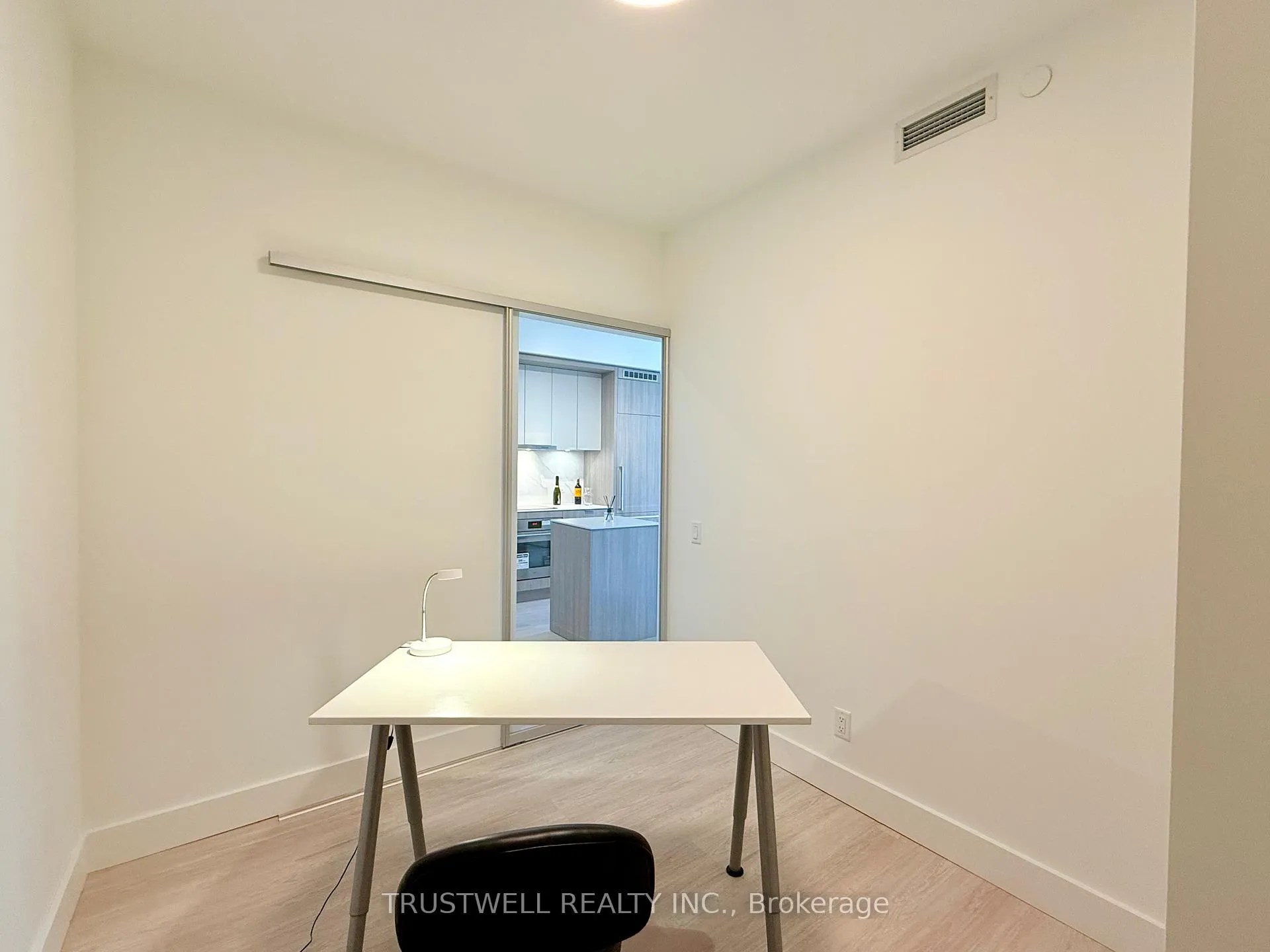 Photo 13 of Unit 503, 6 Greenbriar Road, North York, Bayview Village — HOMEH